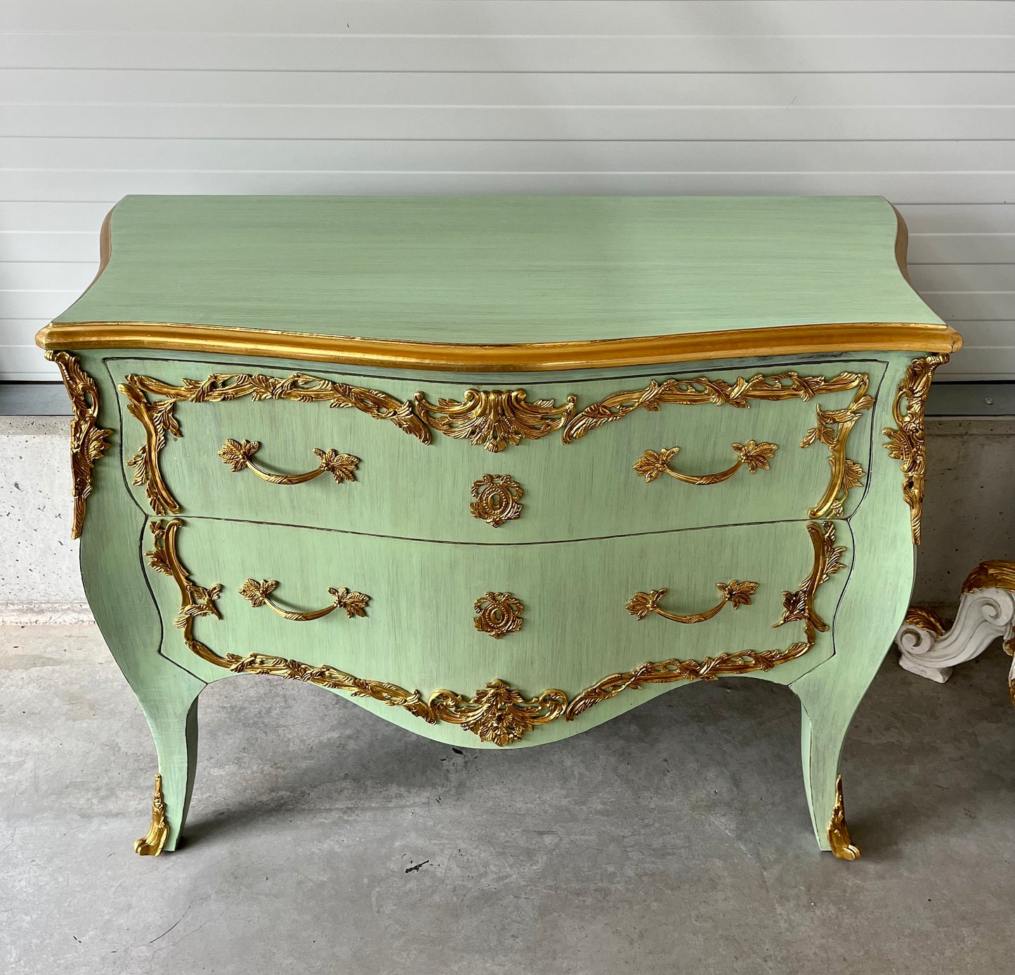 Chest of Drawer Deluxe French Louis XV Style Dresser Pink Color Chest of Drawer Antique Baroque Style with Brass Ornaments for Wedding Gift