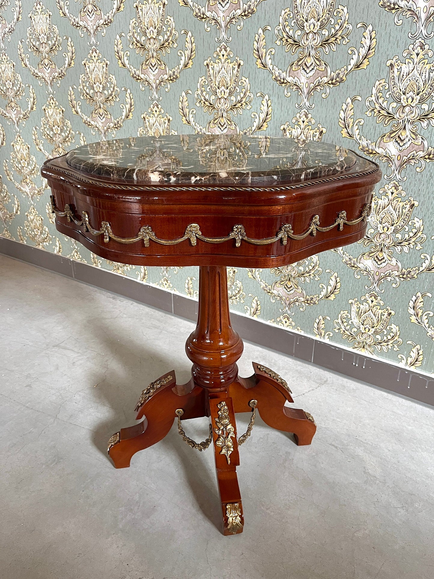 Side Table Marble Top Retro Baroque Style Tea Table Café Table Antique Style Wooden Table with Marble Top for Home Decor