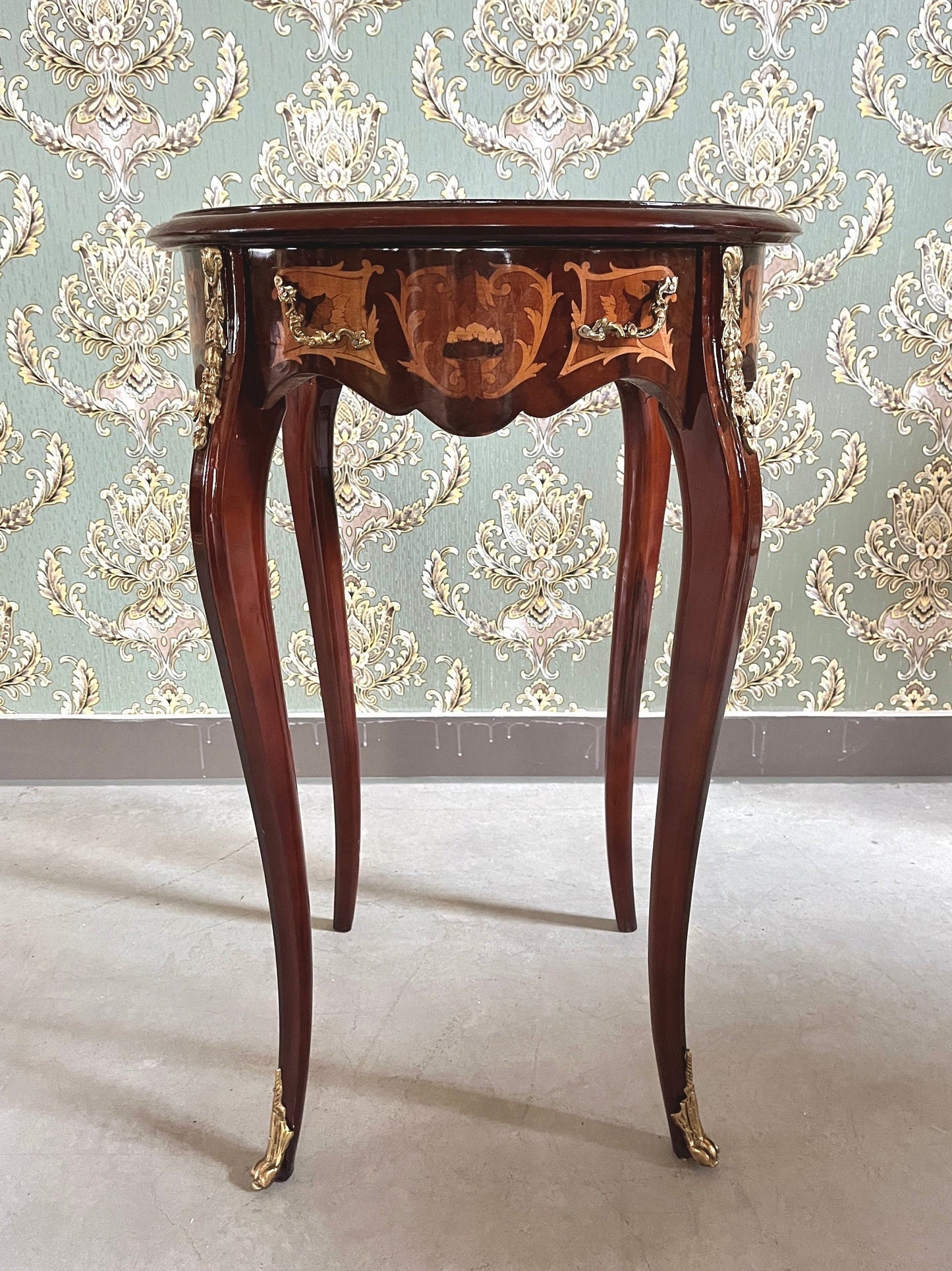 Side Table French Antique Style Wooden Brown Coffee Table Retro Baroque Style Round Table for Home Decor