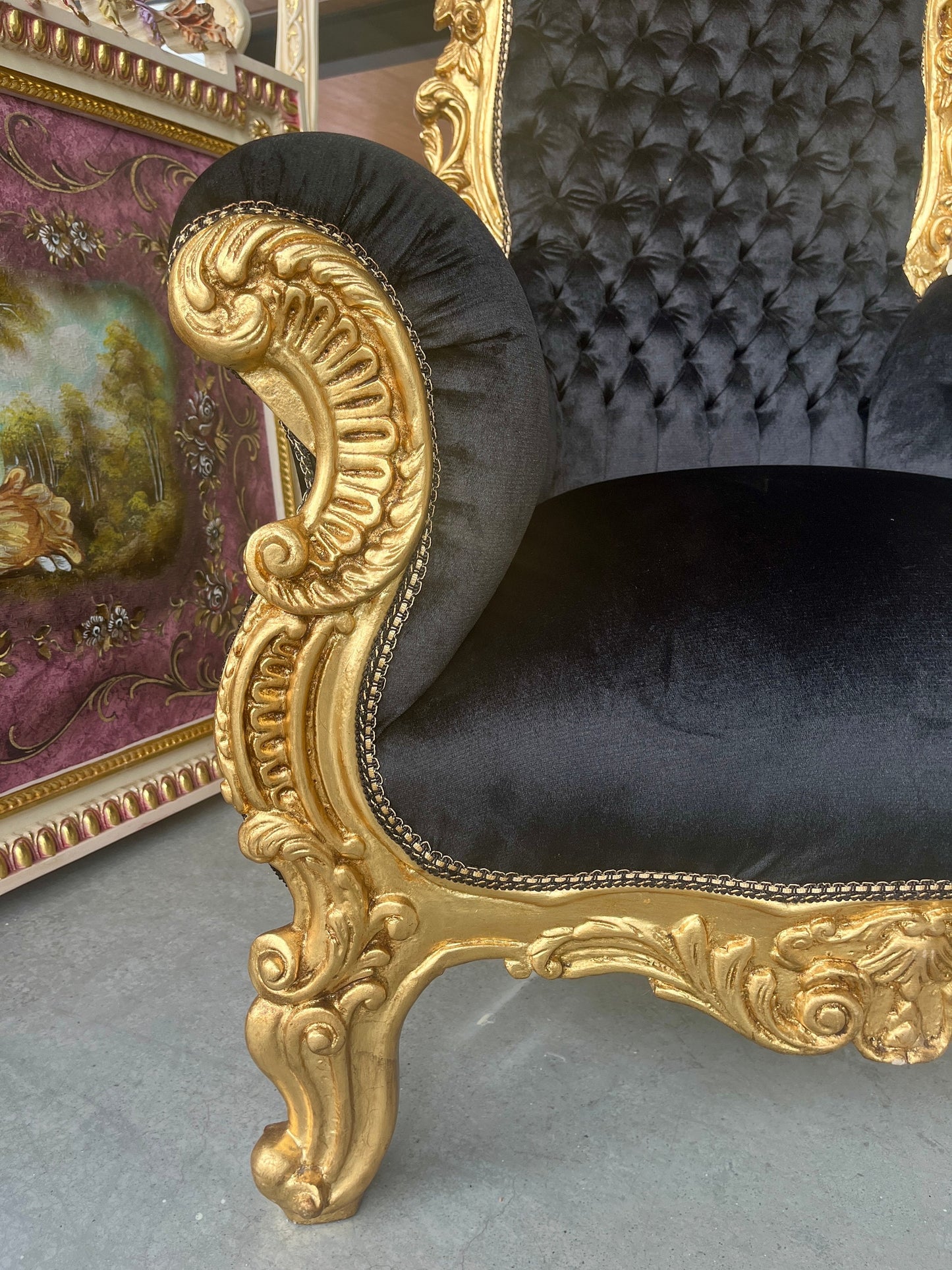 Huge Armchair Gold Crown King Throne Tufted Velvet Black Baroque Style Throne in Gold Finish for Commercial Décor for Party Event Décor