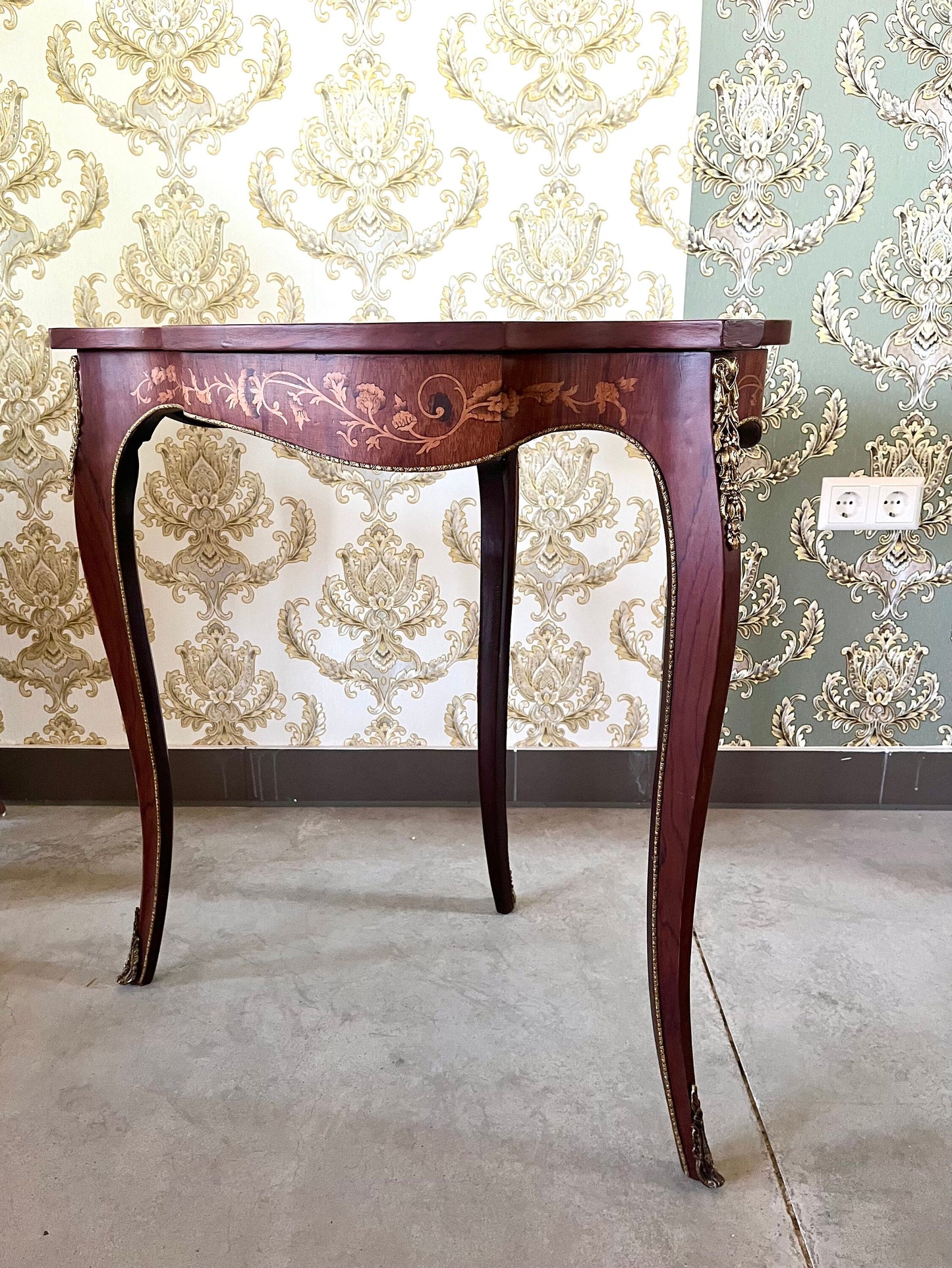 Decorative Table French Antique Look Wooden Desk Retro Baroque Style Niche Table with Cases & Bronze Ornaments for Home Decor-LIMITED ITEM