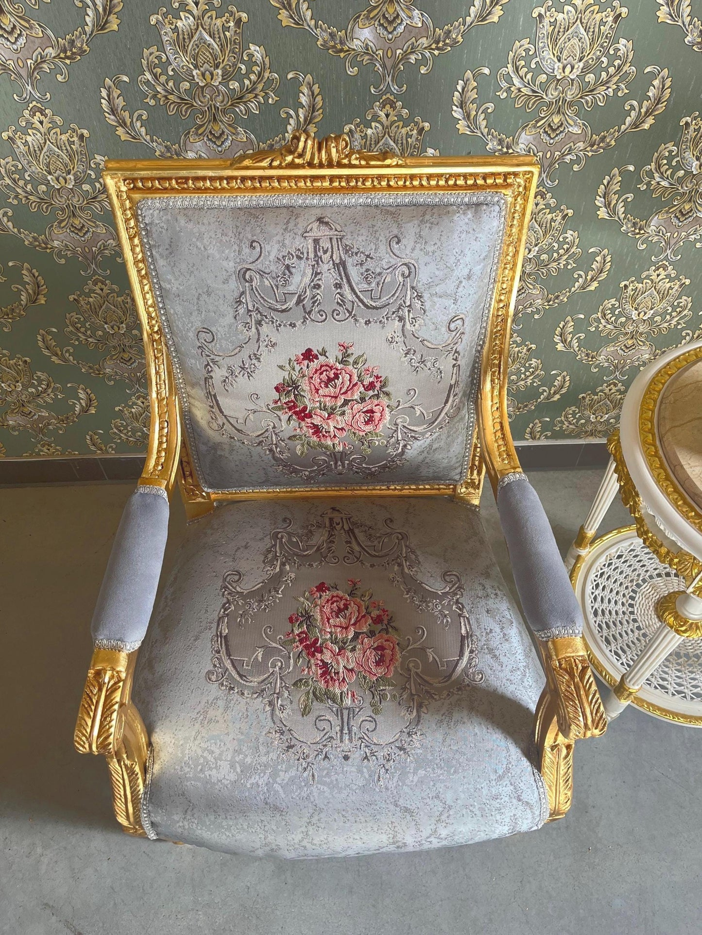 Armchair Table Set French Antique Style Gold Finish for Lounge French Louis Style Chair and Table Baroque Rococo Style Chair Set for Lobby