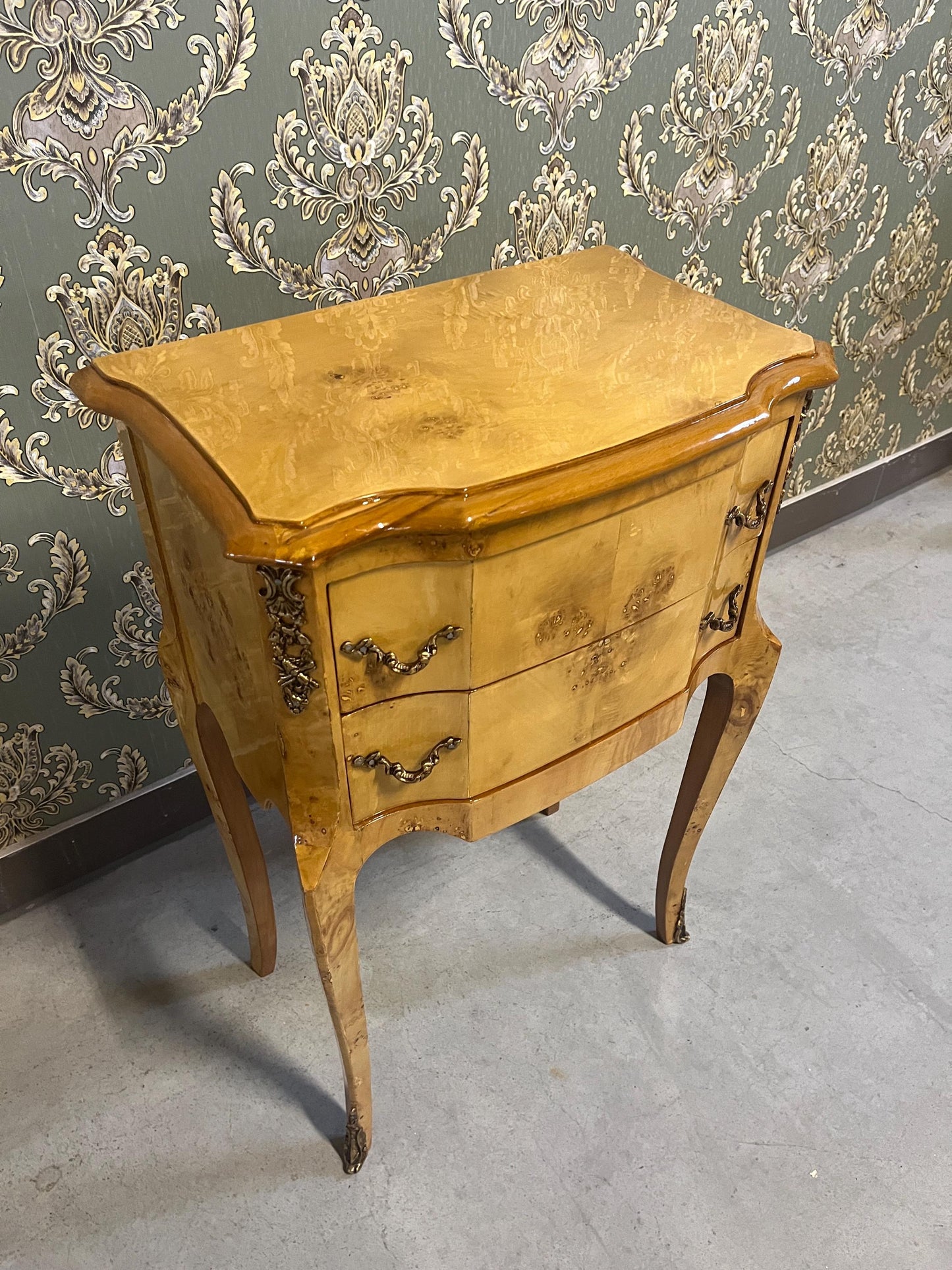 Night Stand Nostalgic Antique Style Kommode Retro Baroque Style in Yellow Small Chest Of Drawer Niche Beautiful Style Bedside Home Decor
