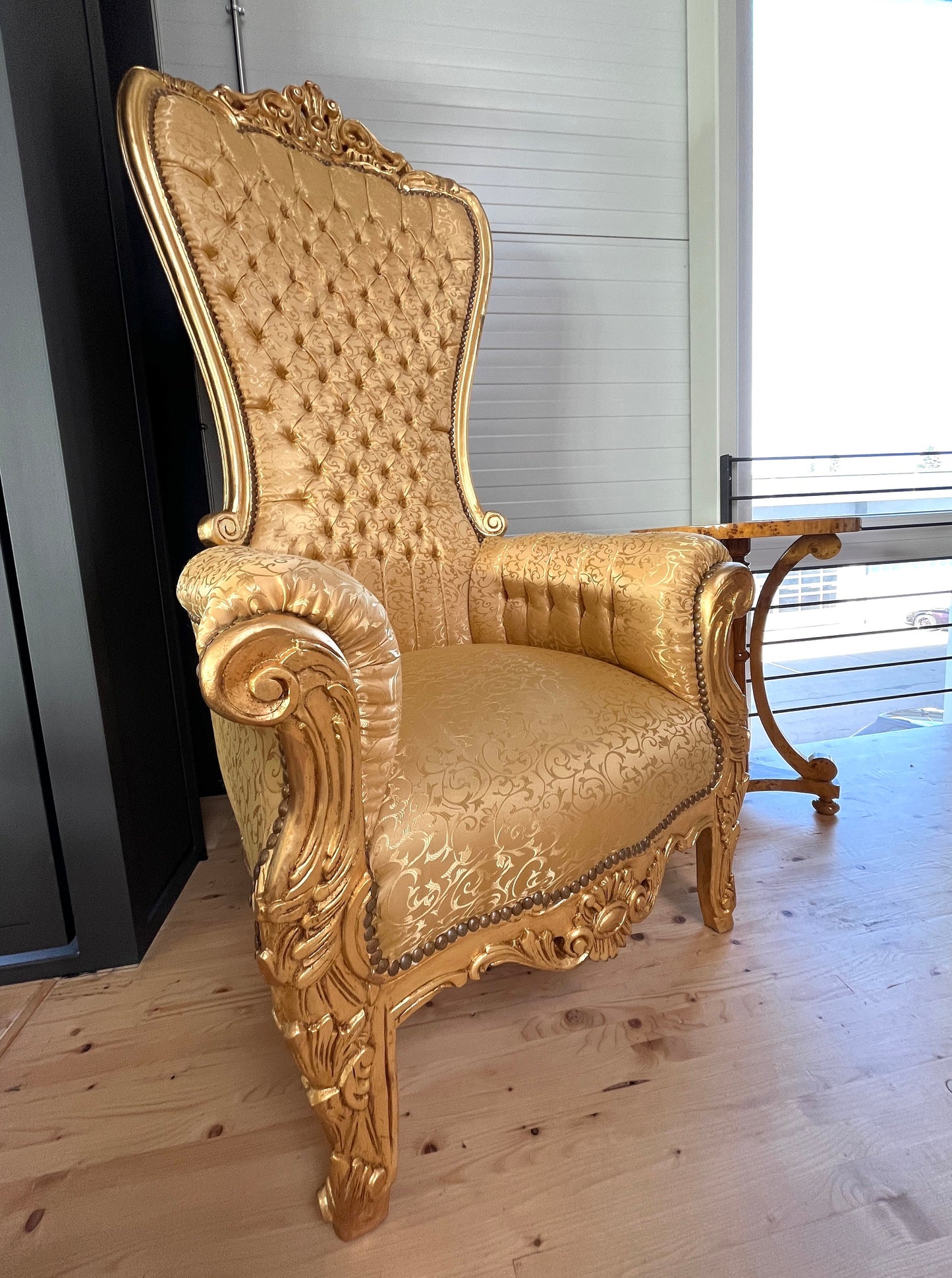 Big Sofa Chair Gold Surprise Party Huge Armchair French Baroque Style Chair for Special Event