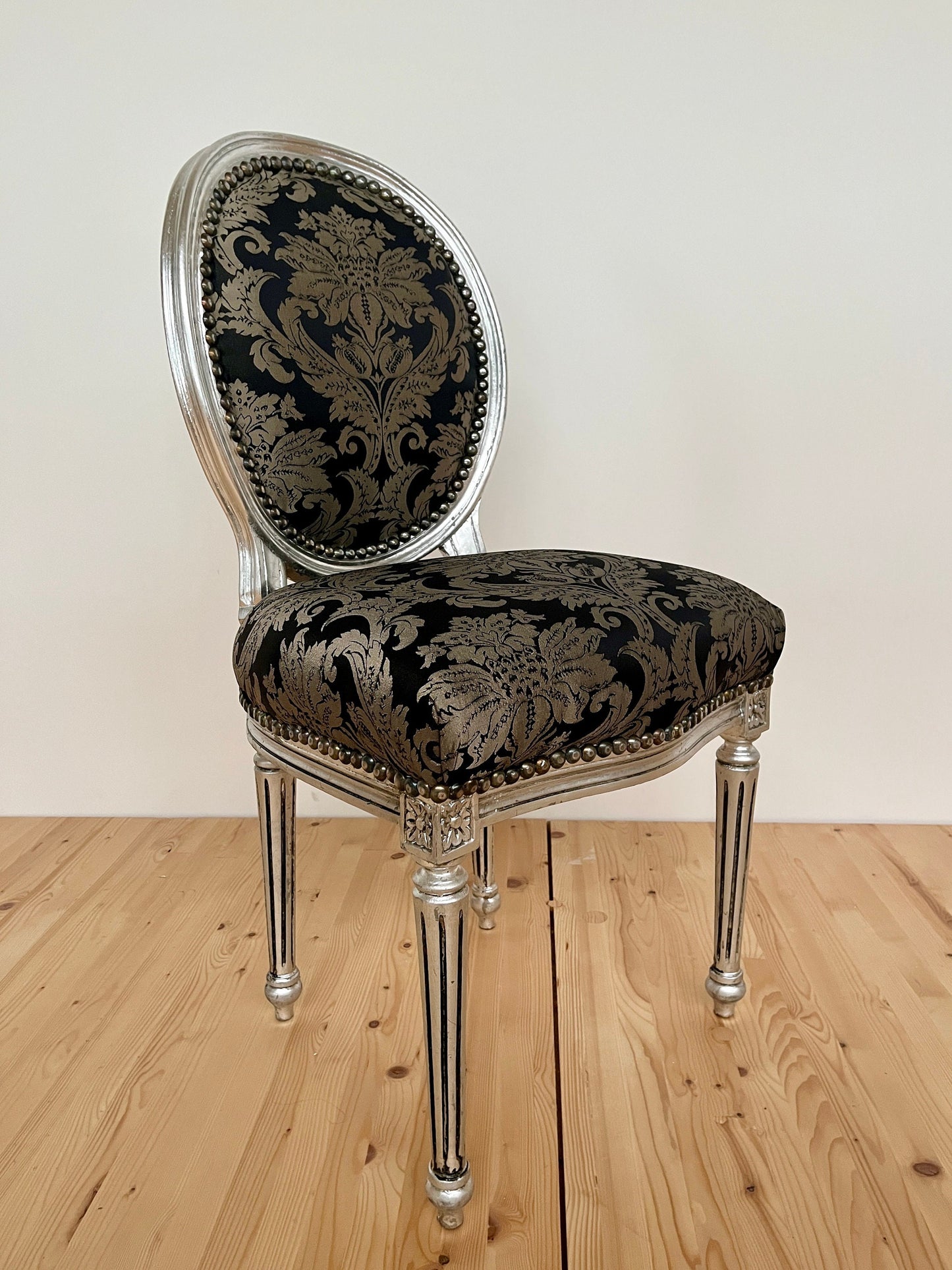Chair Classic Baroque Style in Silver Black Pattern Dining Chair in Silver Finish for Home Decor
