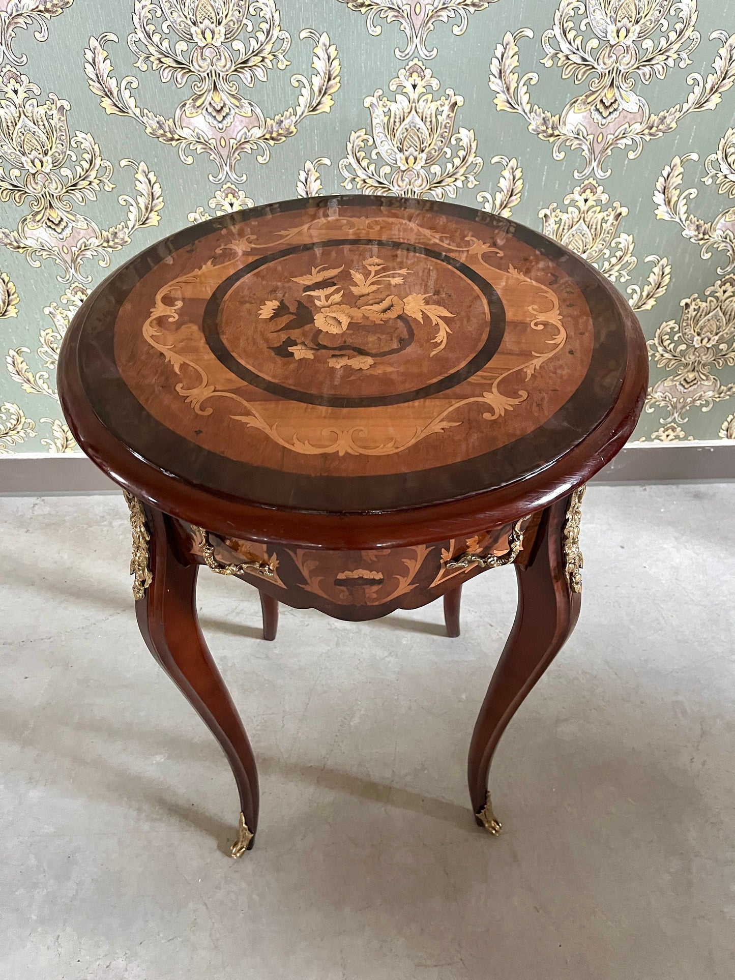 Side Table French Antique Style Wooden Brown Coffee Table Retro Baroque Style Round Table for Home Decor