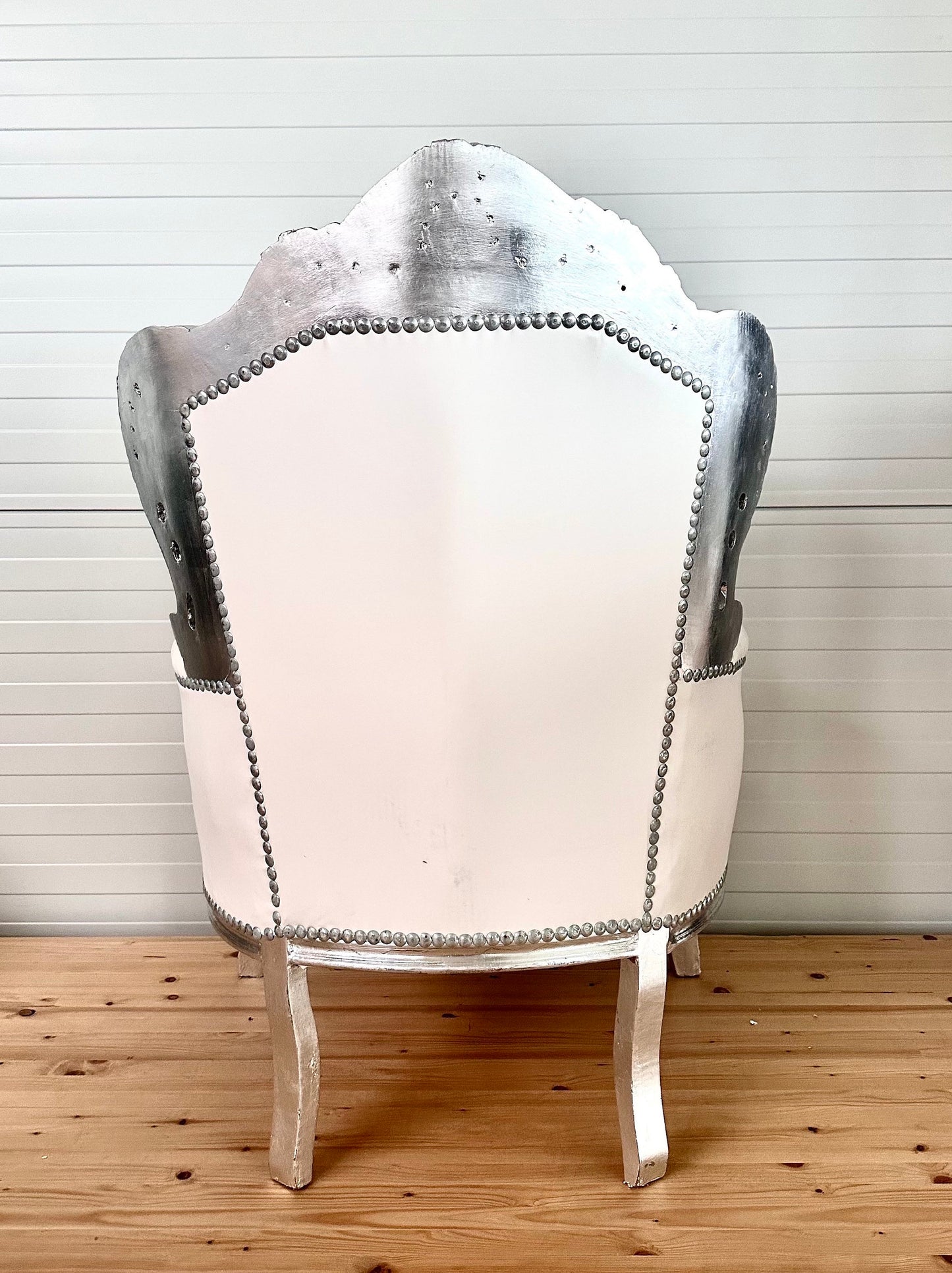 Französischer Barocksessel im Recoco-Stil/ Armchair French Baroque Recoco Style in Silver Finish & Colorful Safari Zebra Print