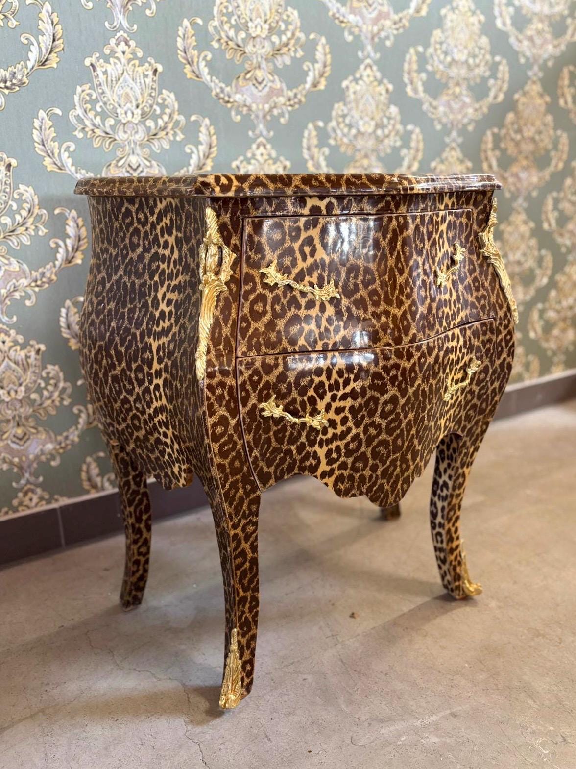 Night Stand French Louis Style in Leopard Print Stylish Bedside Table Baroque Rococo Style Inlaid 2 drawer’s Kommode for Bedroom Home Decor