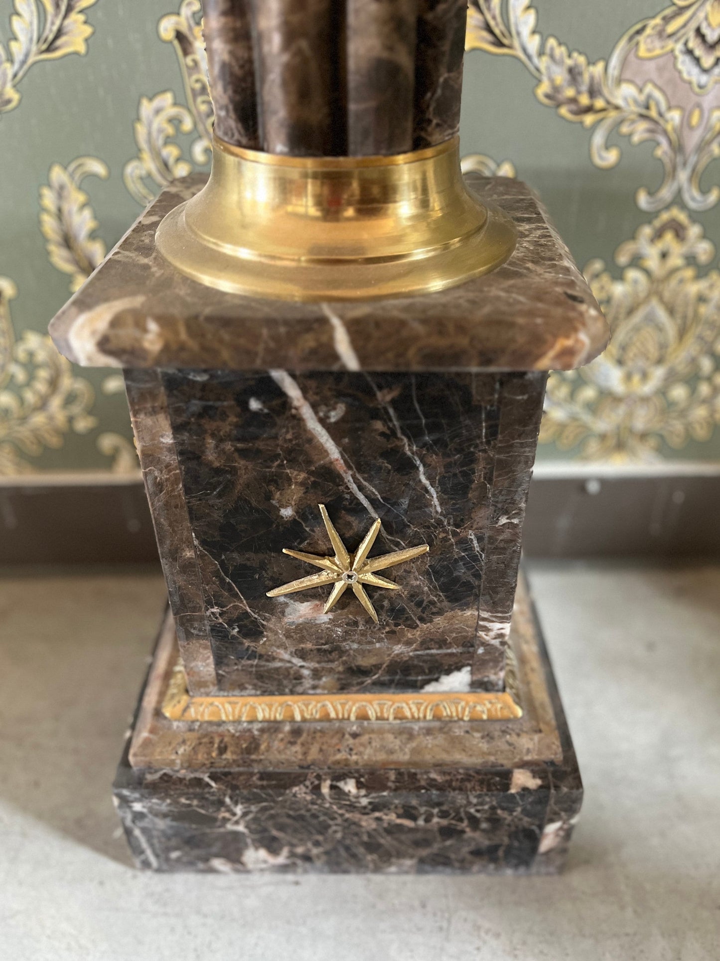 Marble Pillar Deluxe Baroque Style with Brass Decor Marble Column for Theater Decoration for TV Display Setting Film Shooting or Hotel Decor