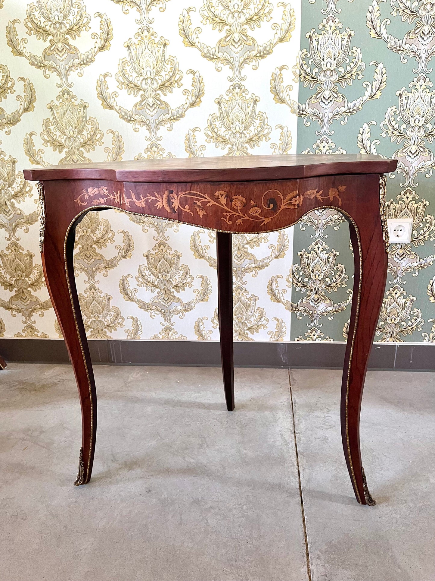 Decorative Table French Antique Look Wooden Desk Retro Baroque Style Niche Table with Cases & Bronze Ornaments for Home Decor-LIMITED ITEM