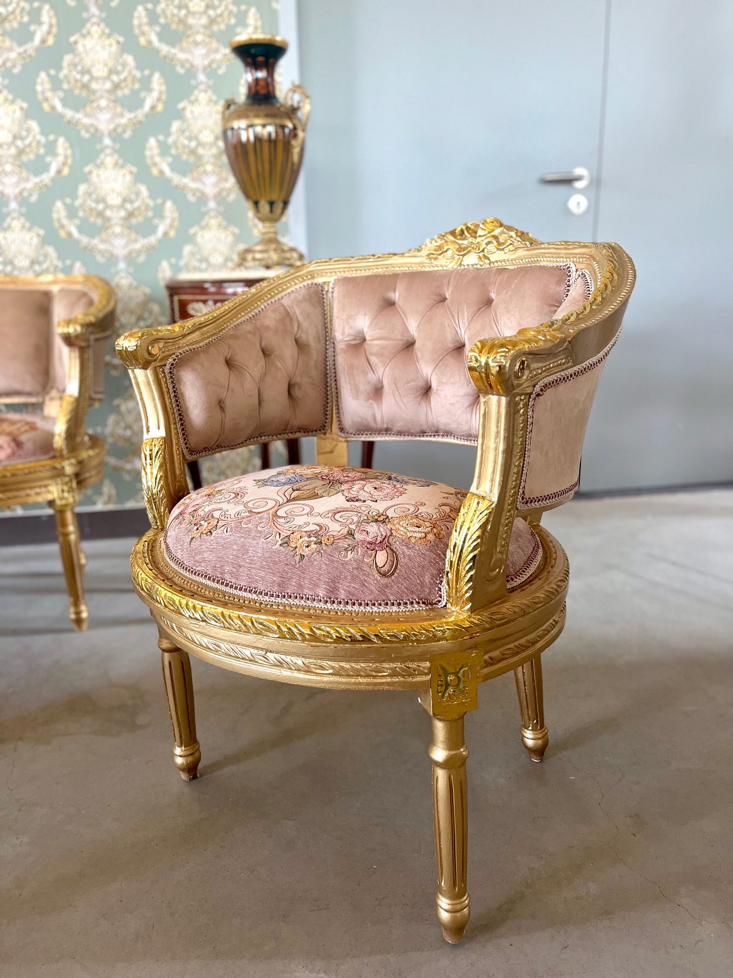 Sofa Set Retro Baroque Style Camel Color Velvet Lounge Sofa French Louis Antique Style in Gold Finish for Lodge Home