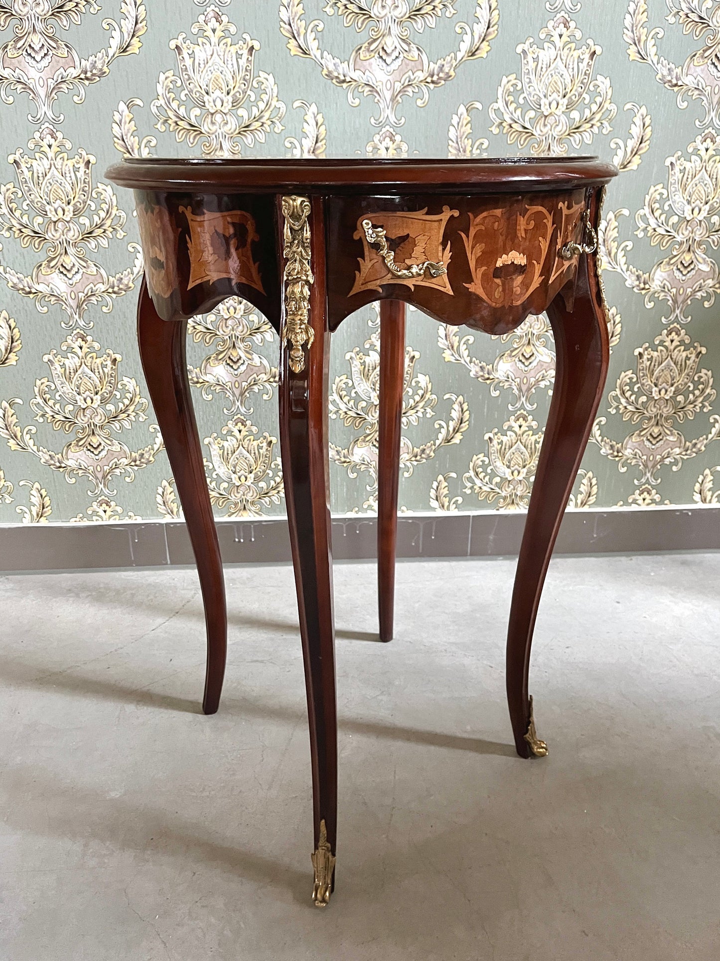 Side Table French Antique Style Wooden Brown Coffee Table Retro Baroque Style Round Table for Home Decor