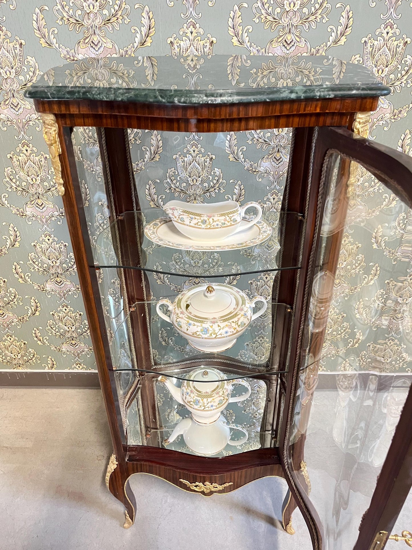 Display Cabinet Nostalgic French Louis Style Glass & Wooden Brown Showcase Retro Baroque Handmade Style for Home Decor
