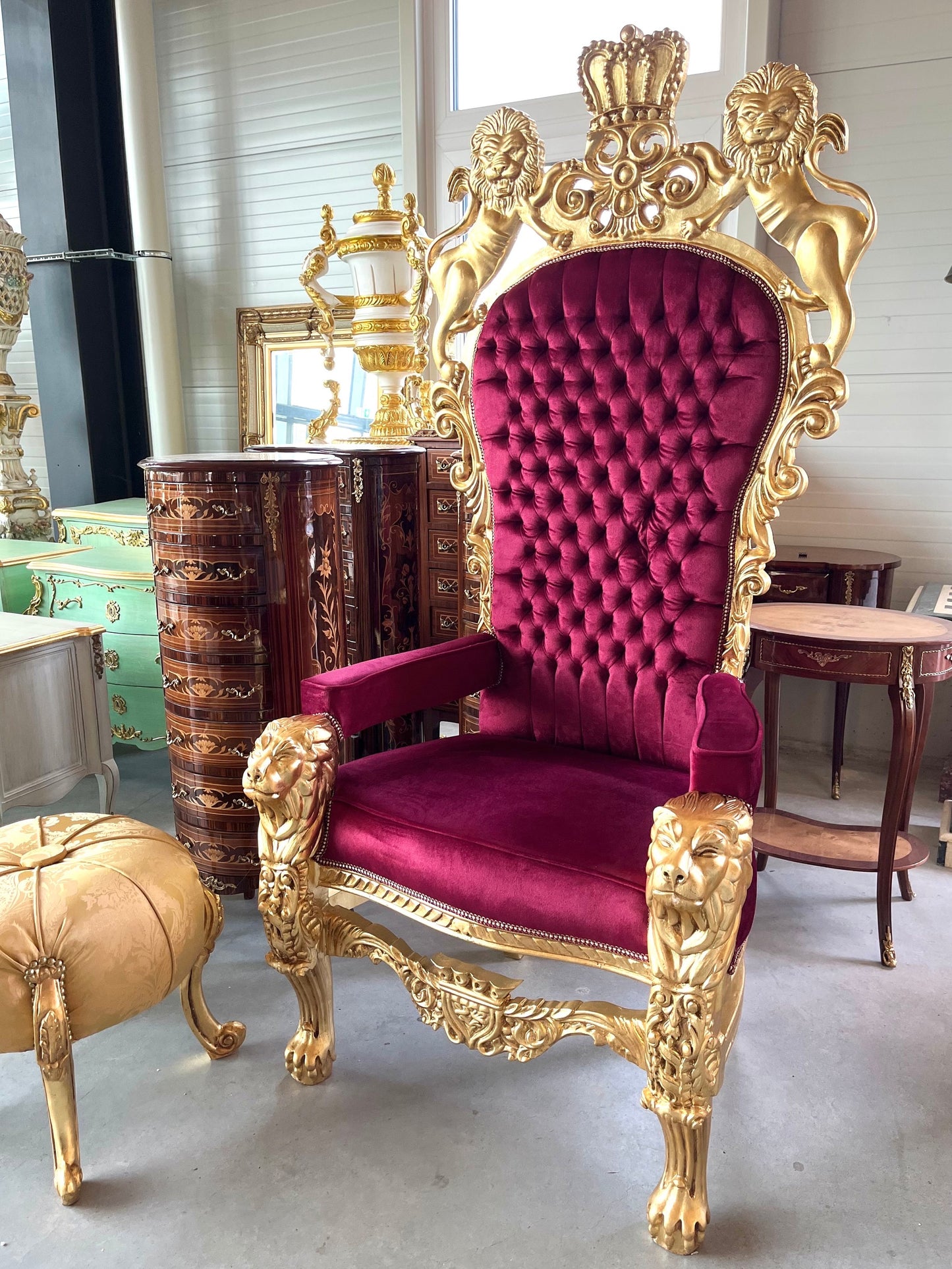 Huge Armchair Gold Crown Lion King Throne Velvet Red Baroque Style King Chair in Gold Finish fir Xmas Party Event Dècor- LIMITED EDITION