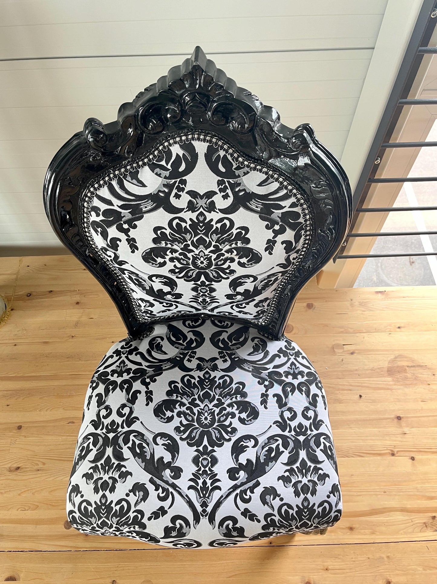 Französischer Stuhl im Louis-Barock-Rokoko-Stil/ Accent Chair French Louis Baroque Rococo Antique Style Dining Chair in Black Finish