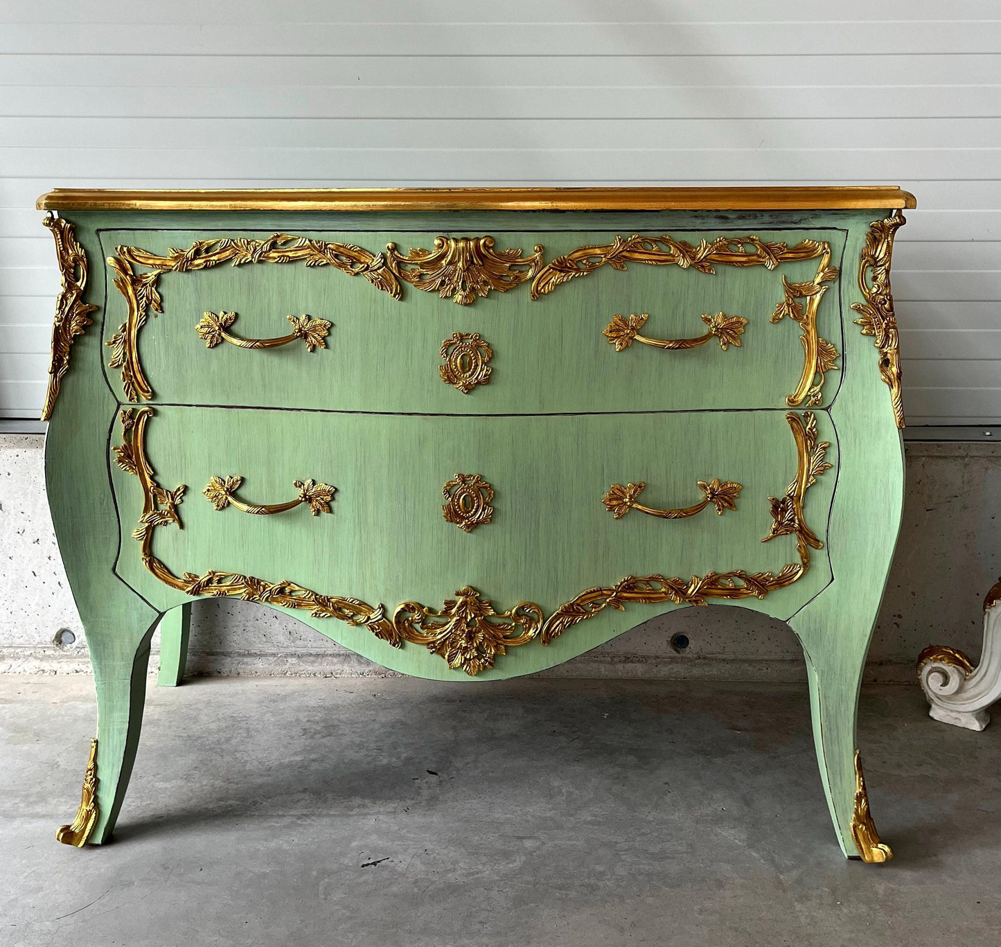 Chest of Drawer Deluxe French Louis XV Style Dresser Pink Color Chest of Drawer Antique Baroque Style with Brass Ornaments for Wedding Gift