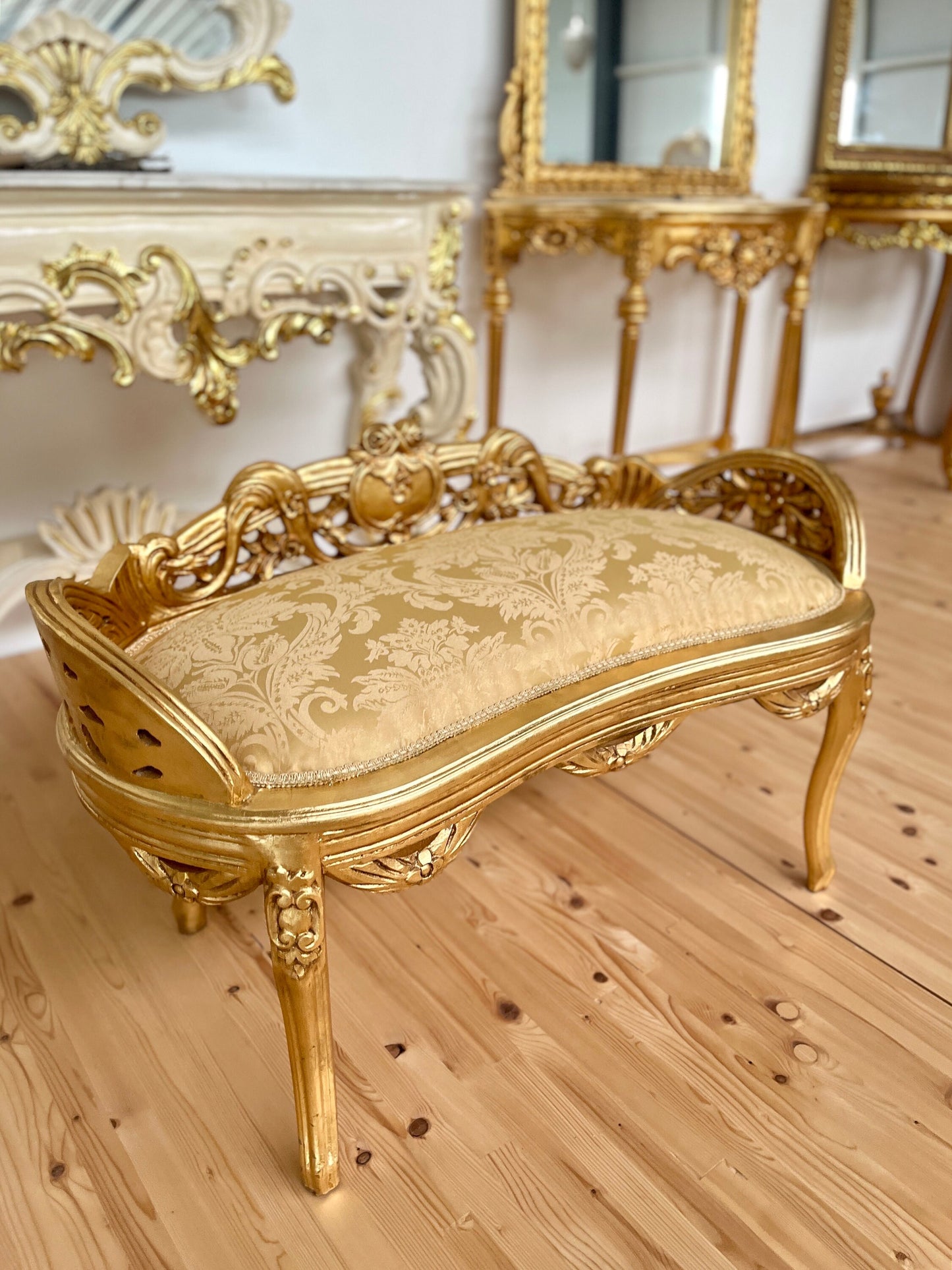 Small Bench French Louis Style Stool Retro Baroque Rococo Style Ottoman in Ivory Colour Gold Finish for Home Décor