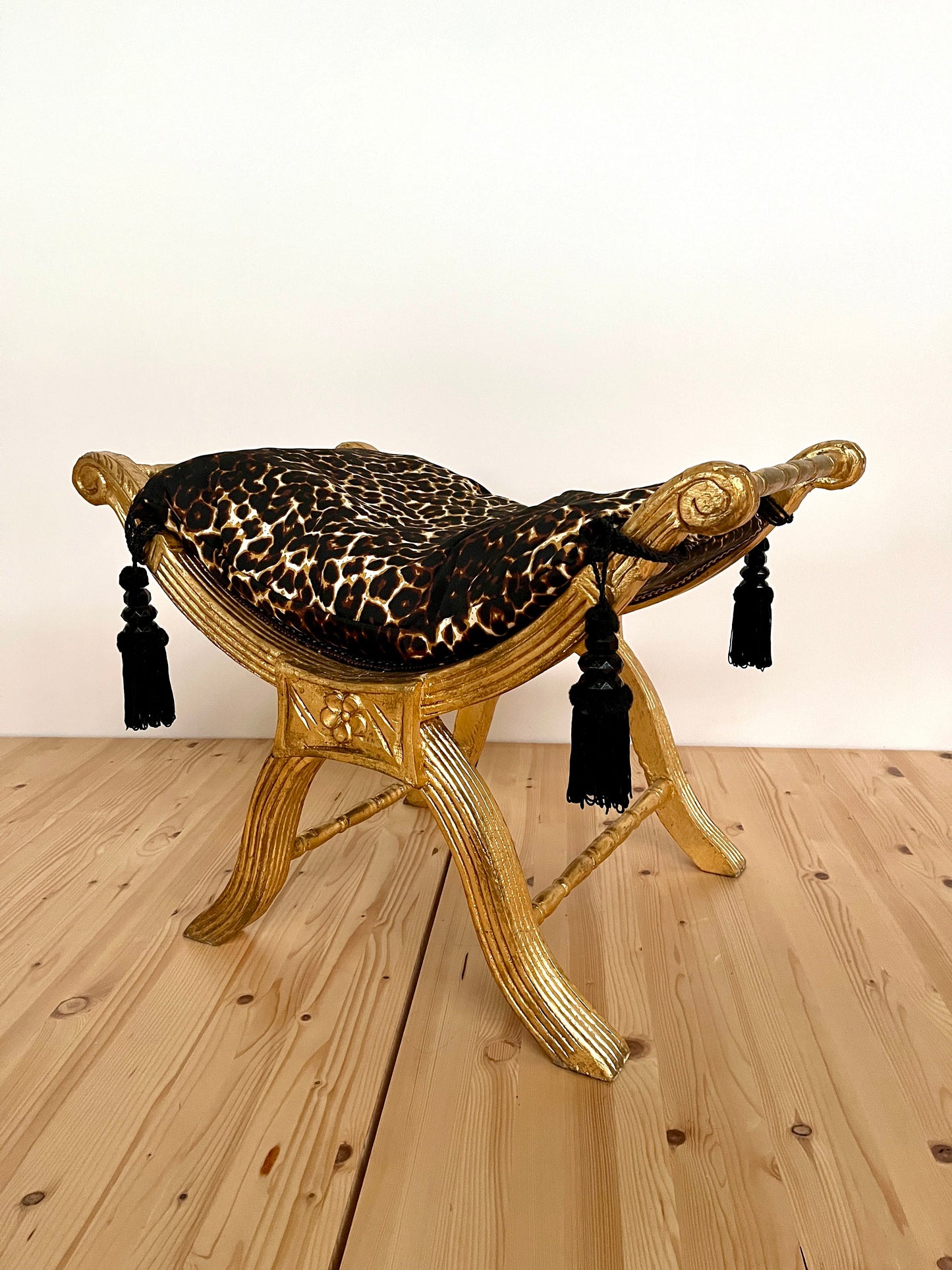 Foot Stool French Louis XV Antique Style Ottoman Retro Baroque Style Hocker with Tassels Bordeaux Gold Leopard Print Seated in Gold Finish