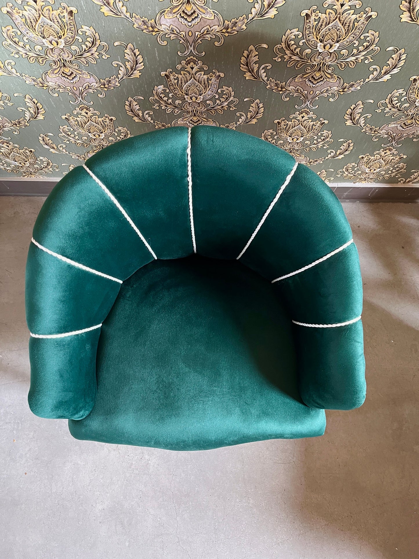 Cocktail Chair French Baroque Style Green Chair Bar Chair Retro Tufted Velvet Home Decor Armchair in Pink color