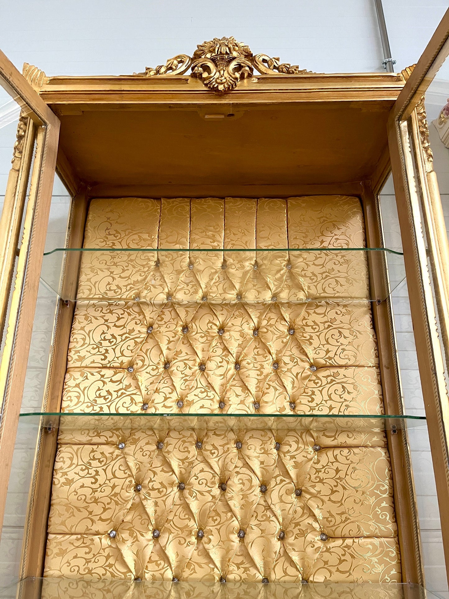 Display Cabinet Glass & Wood French Louis Style Showcase Antique Style Reproduction in Gold Finish Retro Baroque Style Display Cabinet