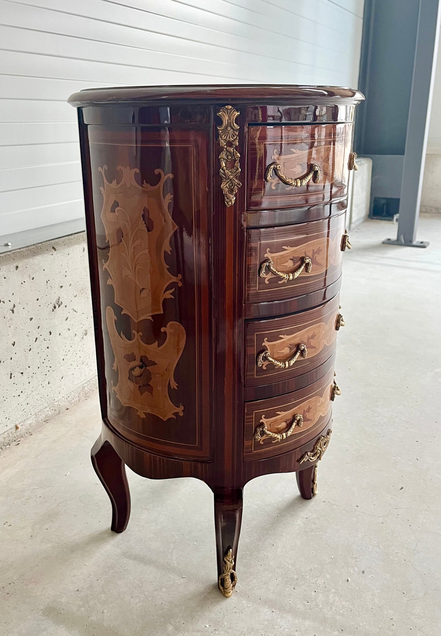 Louis Möbel Kommode Nachttisch im Antik Stil- Runden/ Chest of Drawer French Baroque Antique Style Night Stand in Round Shape Brown