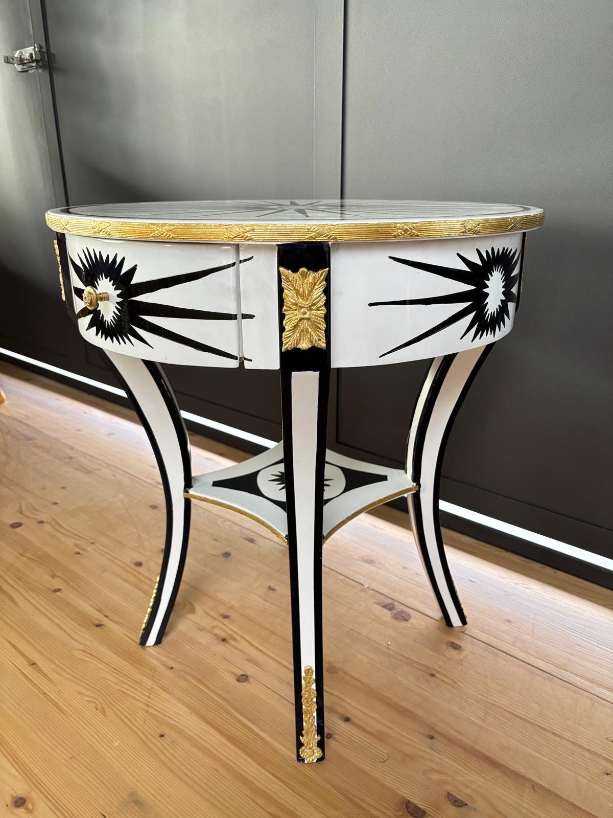Runder Tee-und Kaffeetisch im Art-Deco-Stil/Art-Deco Round Tea Caffè Side Table