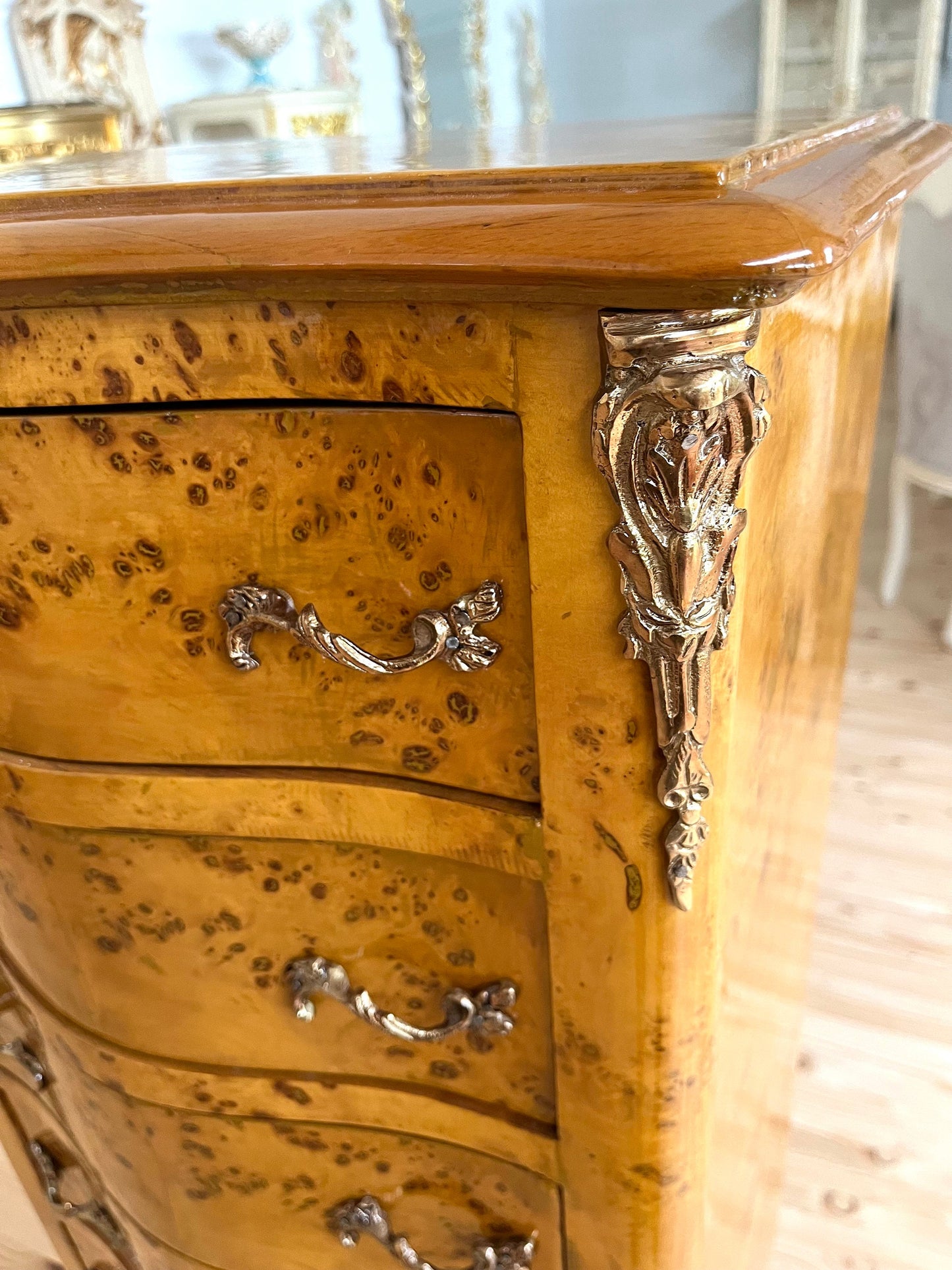Hohe Kommode im Barockstil - Glänzend /Tall Chest of Drawer French Baroque Style in Yellow 7 Drawers Cabinet for Home Decor or Shop Display