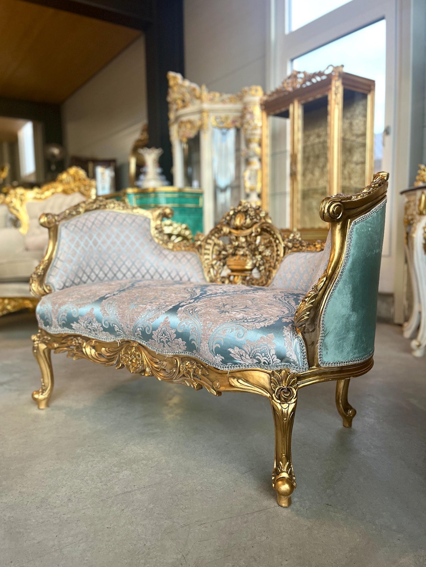 Love Seat Royal Baroque Style Bench Sky Blue Damask Flower Pattern Antique Style Couch in Gold Finish for Housewarming Party Xmas Home Gift