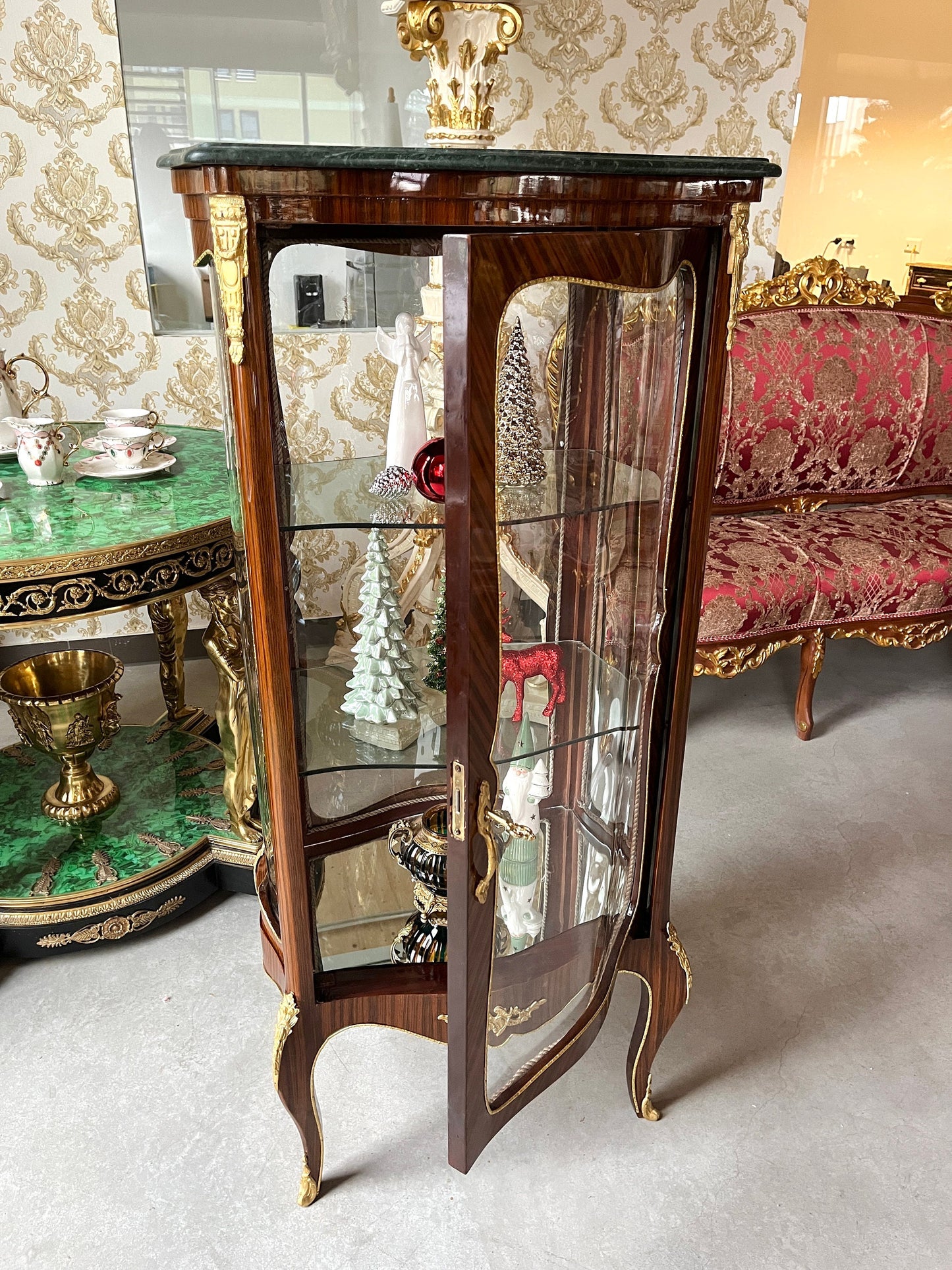 Display Cabinet Nostalgic French Louis Style Glass & Wooden Brown Showcase Retro Baroque Handmade Style for Home Decor
