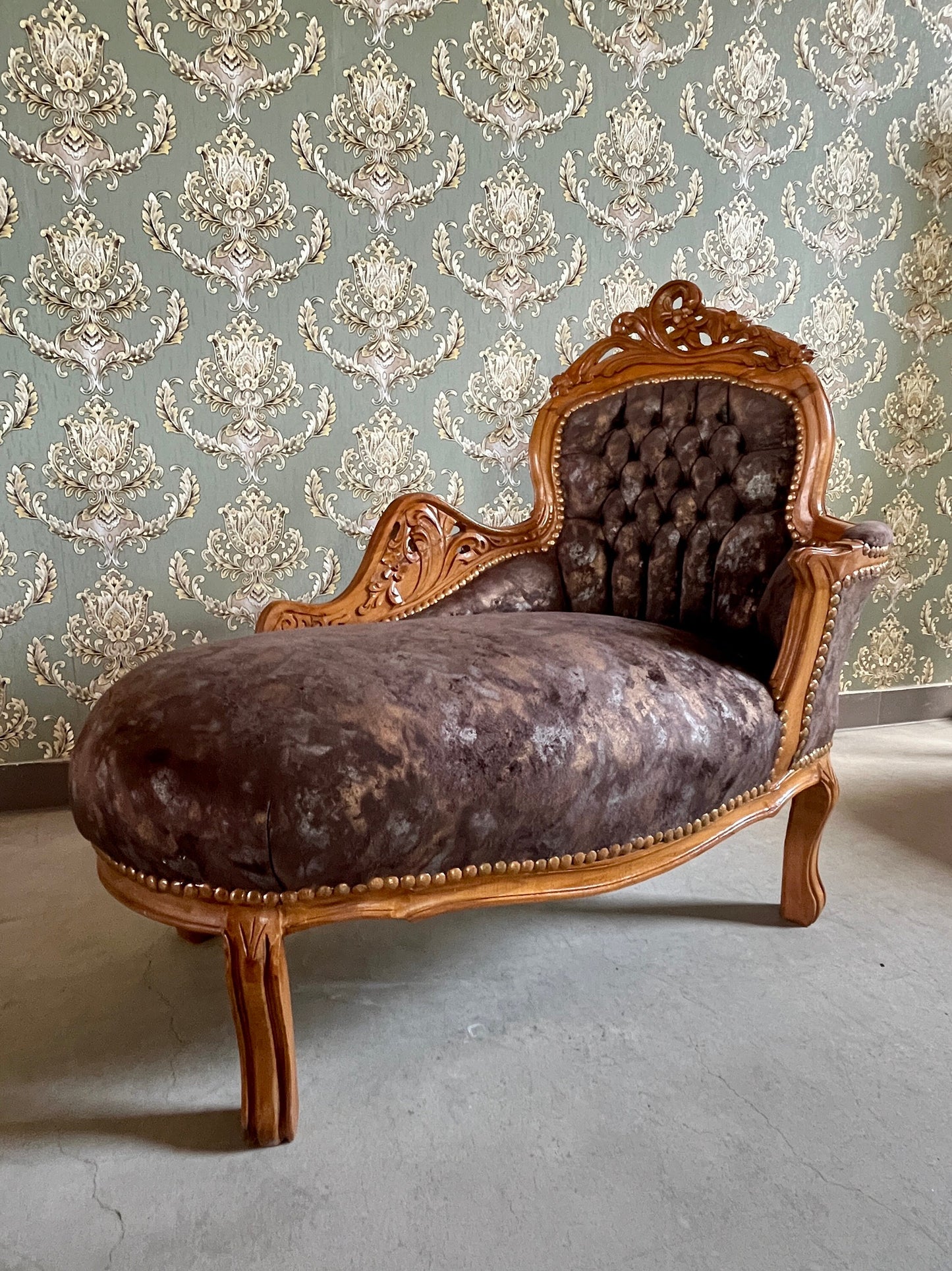 Small Chaise Longue French Louis Style in Midnight Black Retro Baroque Style Bench in Velvet Brown for Home Decor