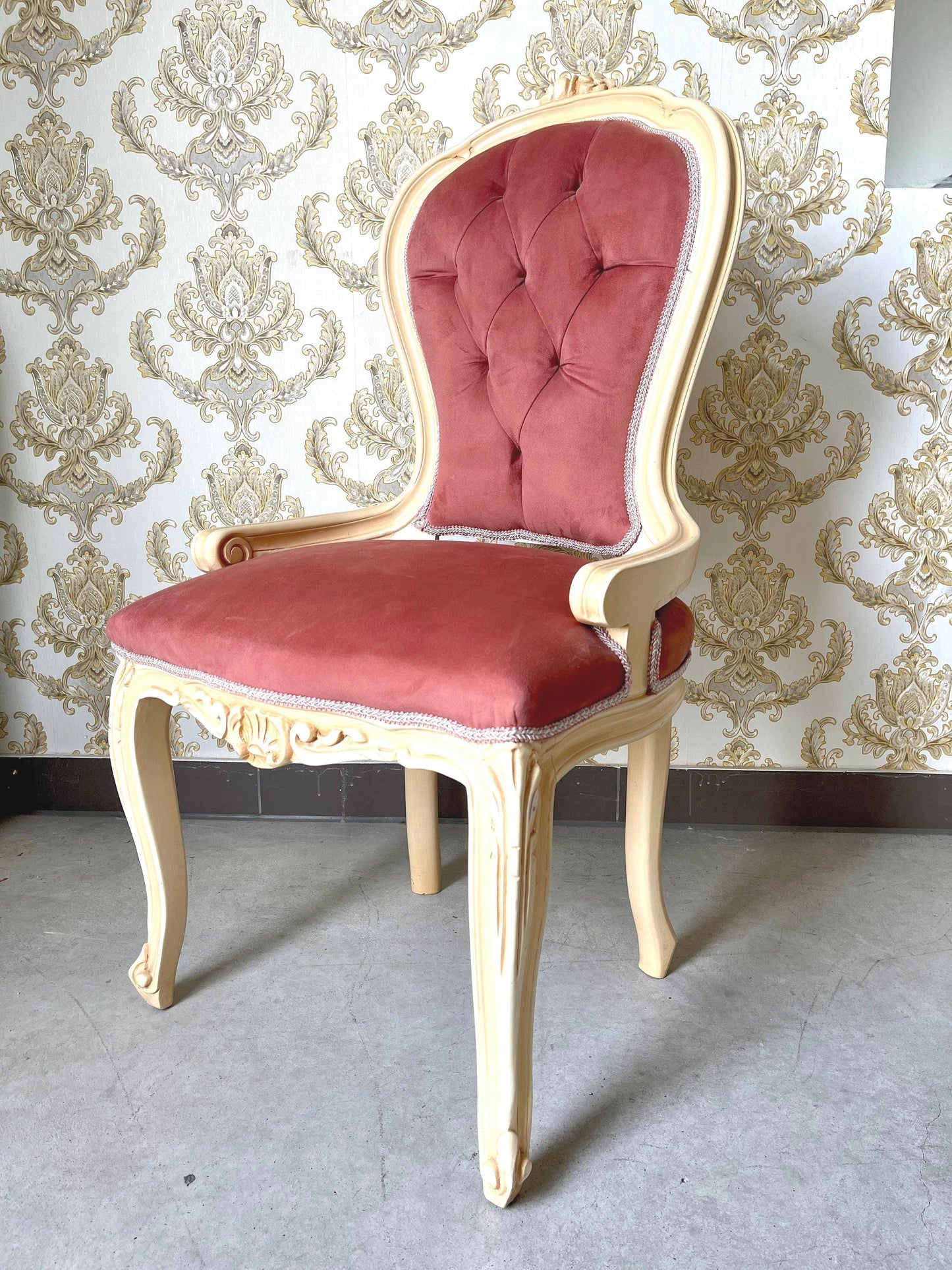 Accent Chair Classic Baroque Style in Beautiful Rose Berry Velvet French Louis Style Chair Beige Wooden Frame for Lounge Room
