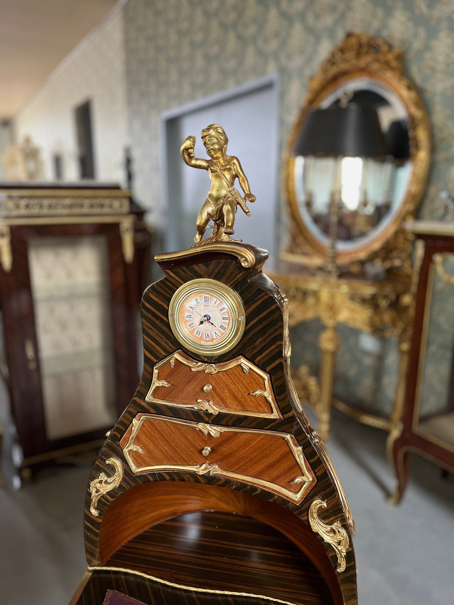 Wooden Desk Royal Antique Style  Writing Table with Clock Shelf Bronze Ornaments Noble Item Retro Baroque Style Brown Desk for Home Decor