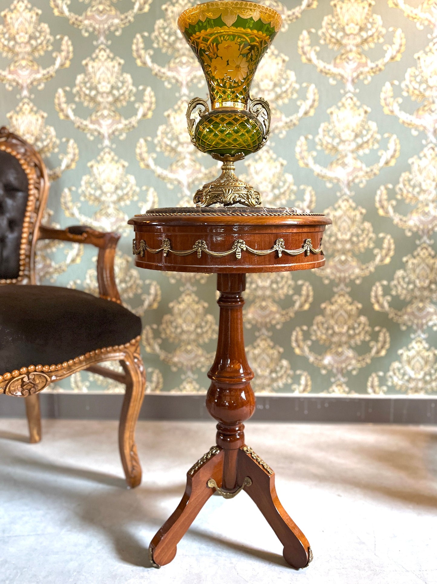 Small Side Table Marble Top Retro Baroque Style Tea Table Café Table Antique Style Wooden Table with Marble Top for Home Decor