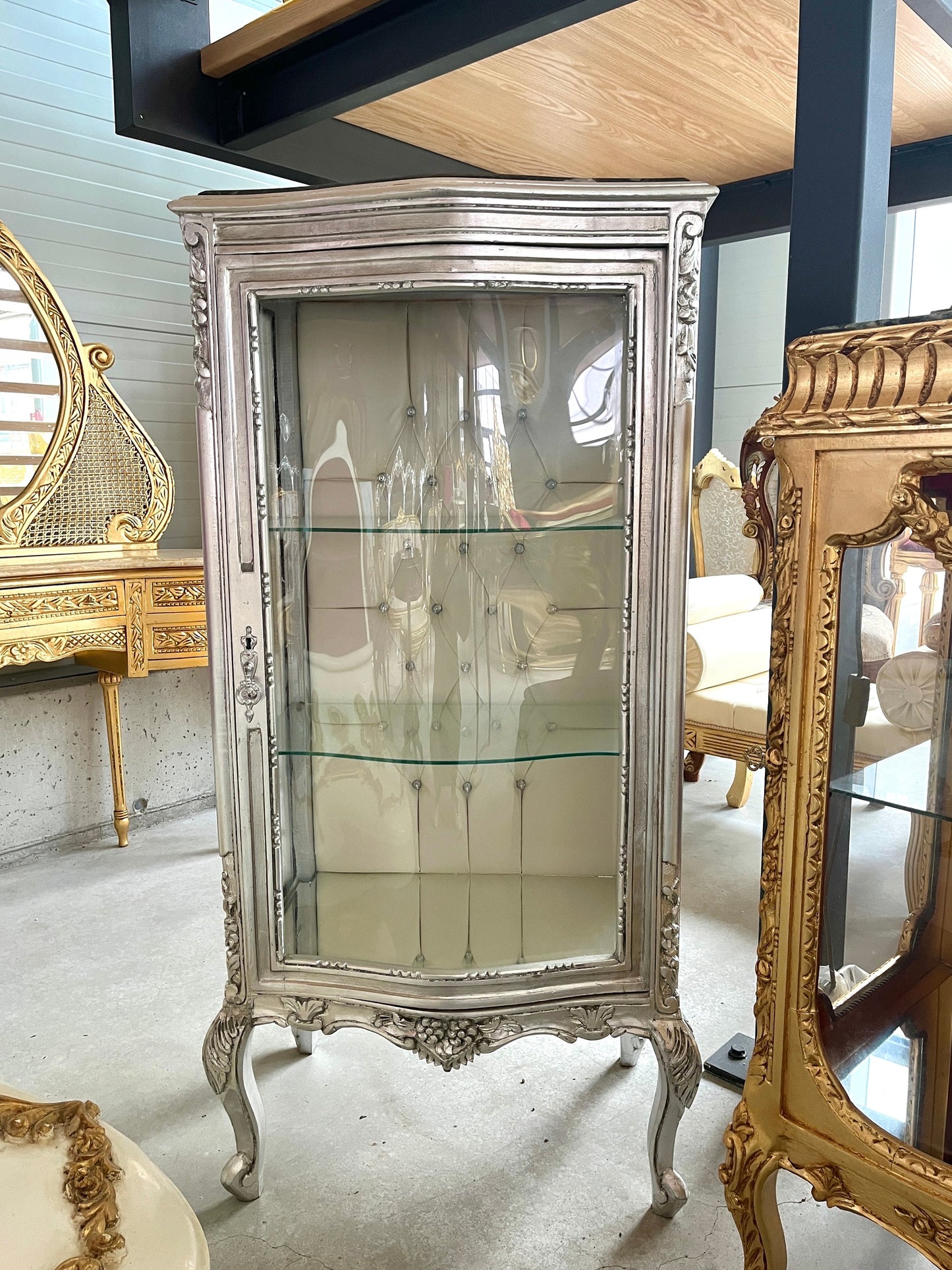 Display Cabinet French Louis Style in Gold Finish Glass Wooden Showcase Retro Baroque Style in Sliver Finish Home Decoration for Living Room