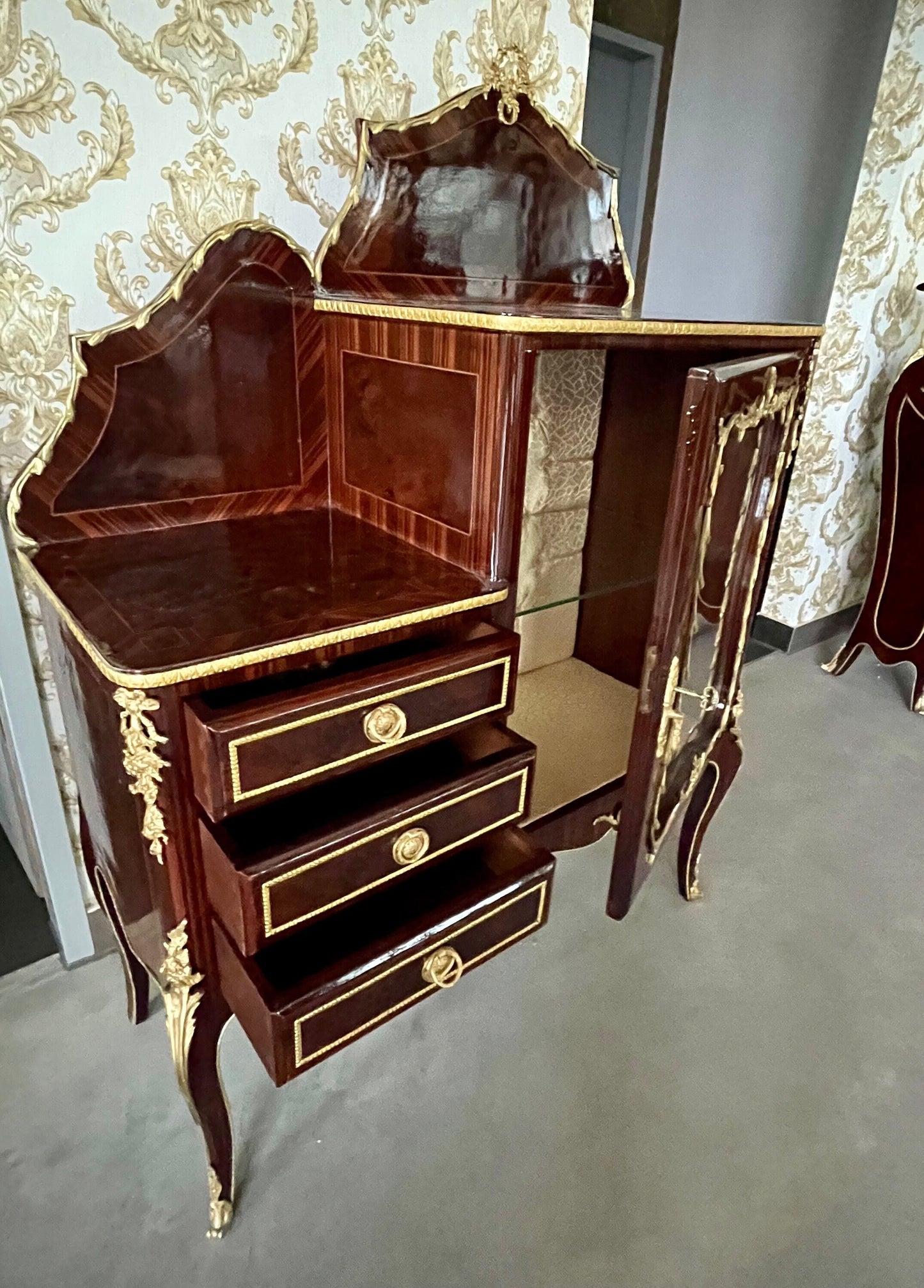 Display Cabinet French Louis Showcase for Dining Room Decor Glossy Brown Retro Baroque Cabinet with Brass Ornaments for New Home Decor