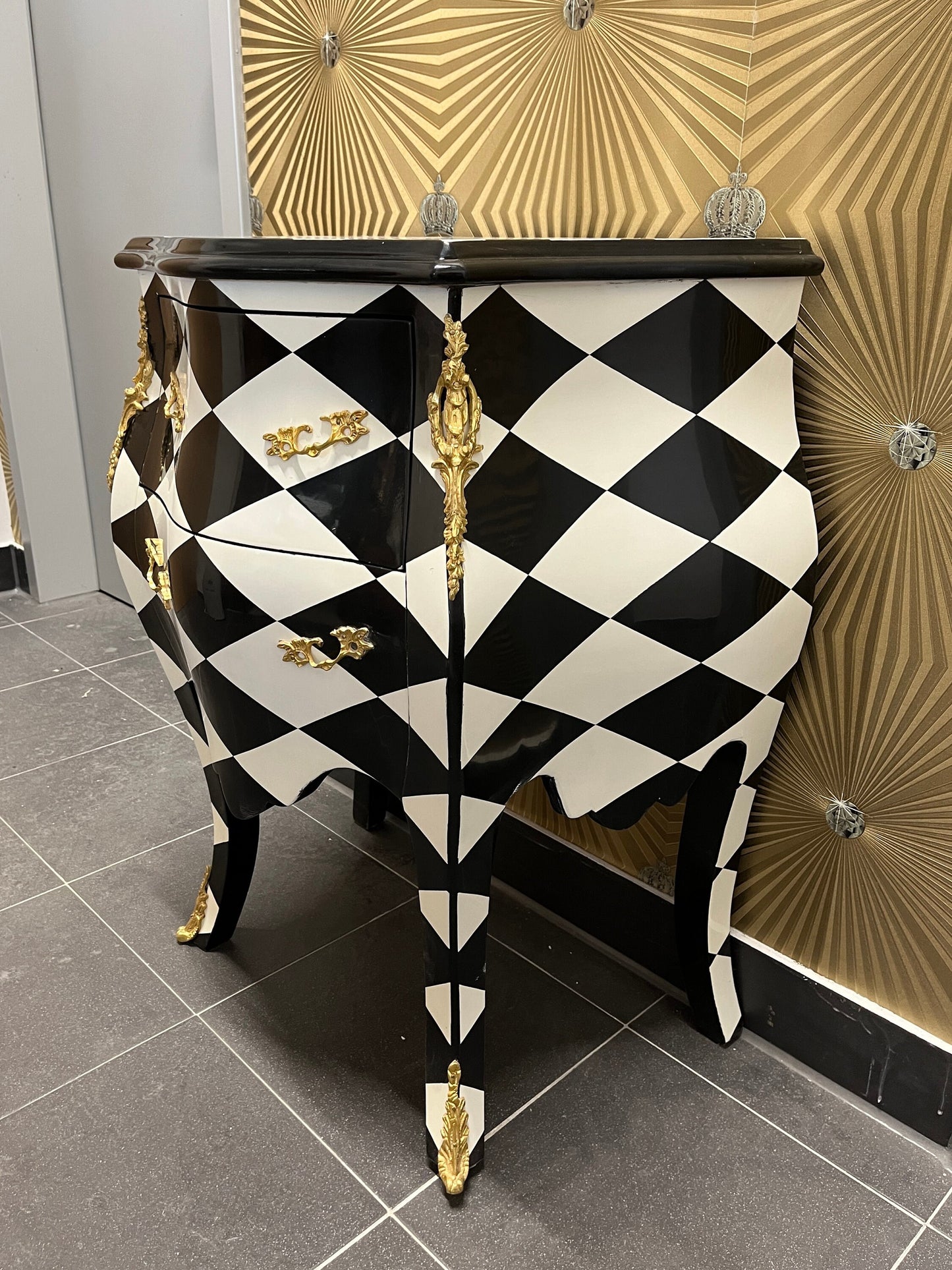 Night Stand Deluxe French Louis Baroque Style Chest of drawer in Black Diamond Print Bronze Handle Home Decor Bedside Table for Bedroom Deco