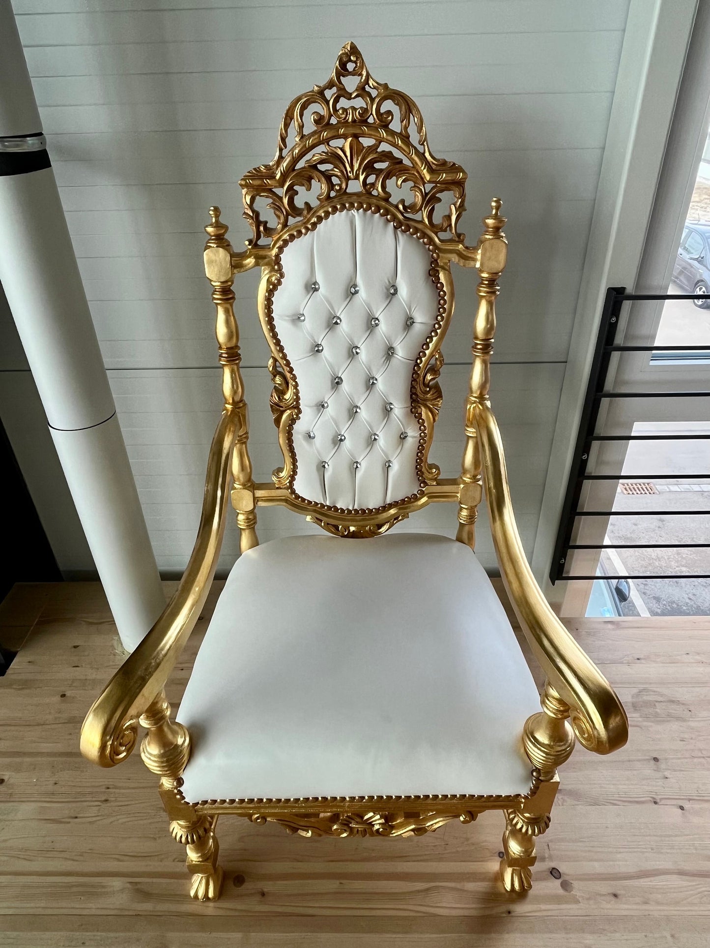 Throne Italian Barock Rococo Style Armchair Royal Antique Style Chair Gold Finish White Leather Like