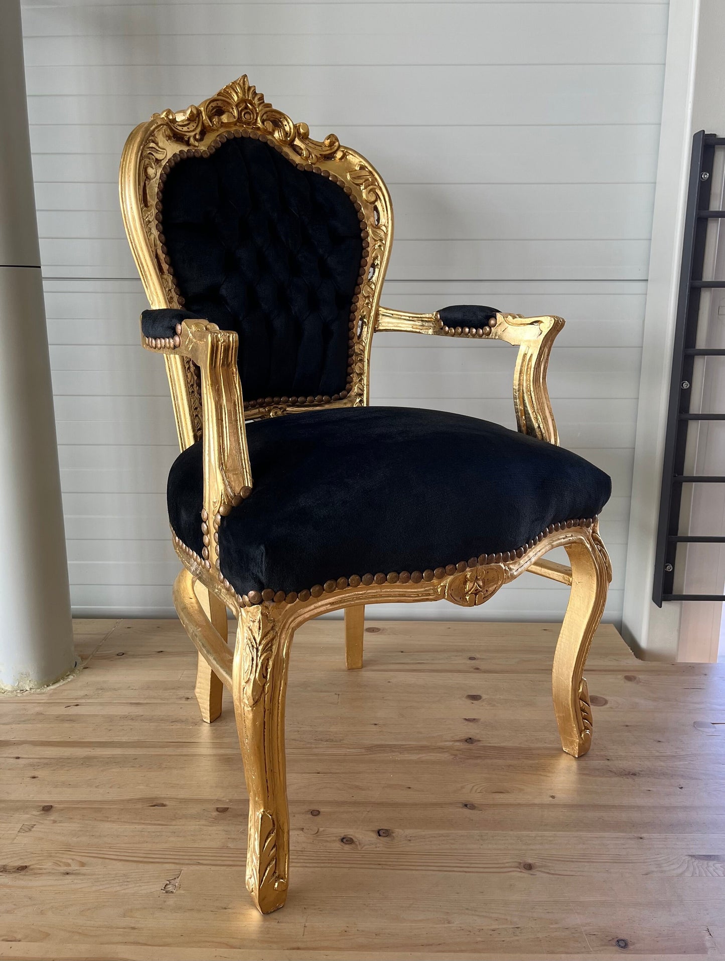 Armchair French Louis Style Black Velvet Chair Antique Style Baroque Rococo Style Armchair in Gold Finish Velvet Black for Home