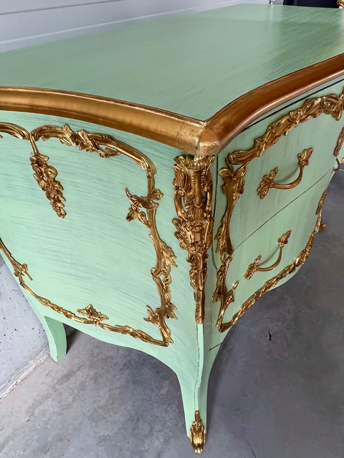 Chest of Drawer Deluxe French Louis XV Style Dresser Pink Color Chest of Drawer Antique Baroque Style with Brass Ornaments for Wedding Gift