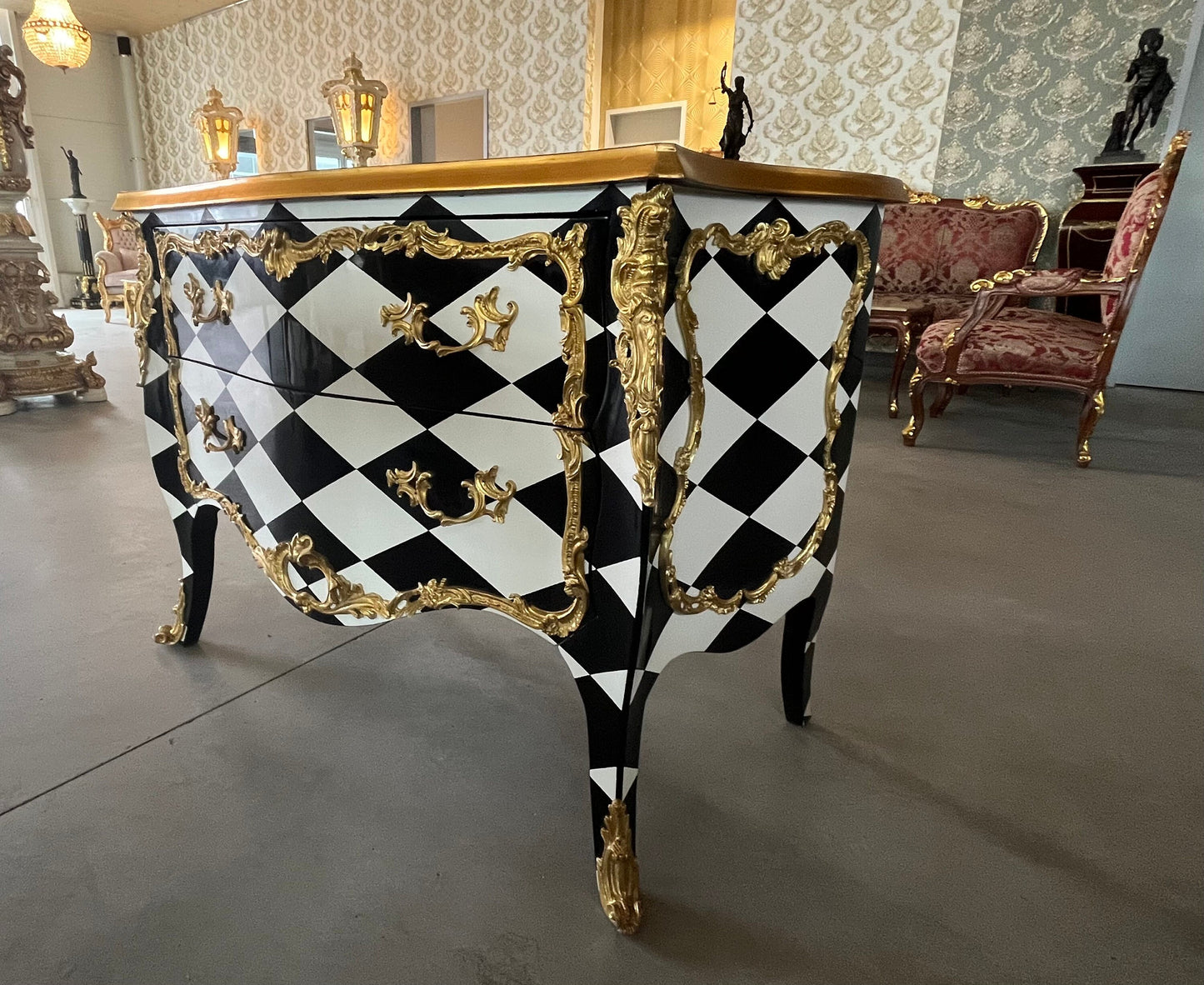 Chest of Drawer Louis XV Style Dresser in Black Diamond Print Chest of Drawer Retro Baroque Style with Brass Ornaments for Bedroom Decor