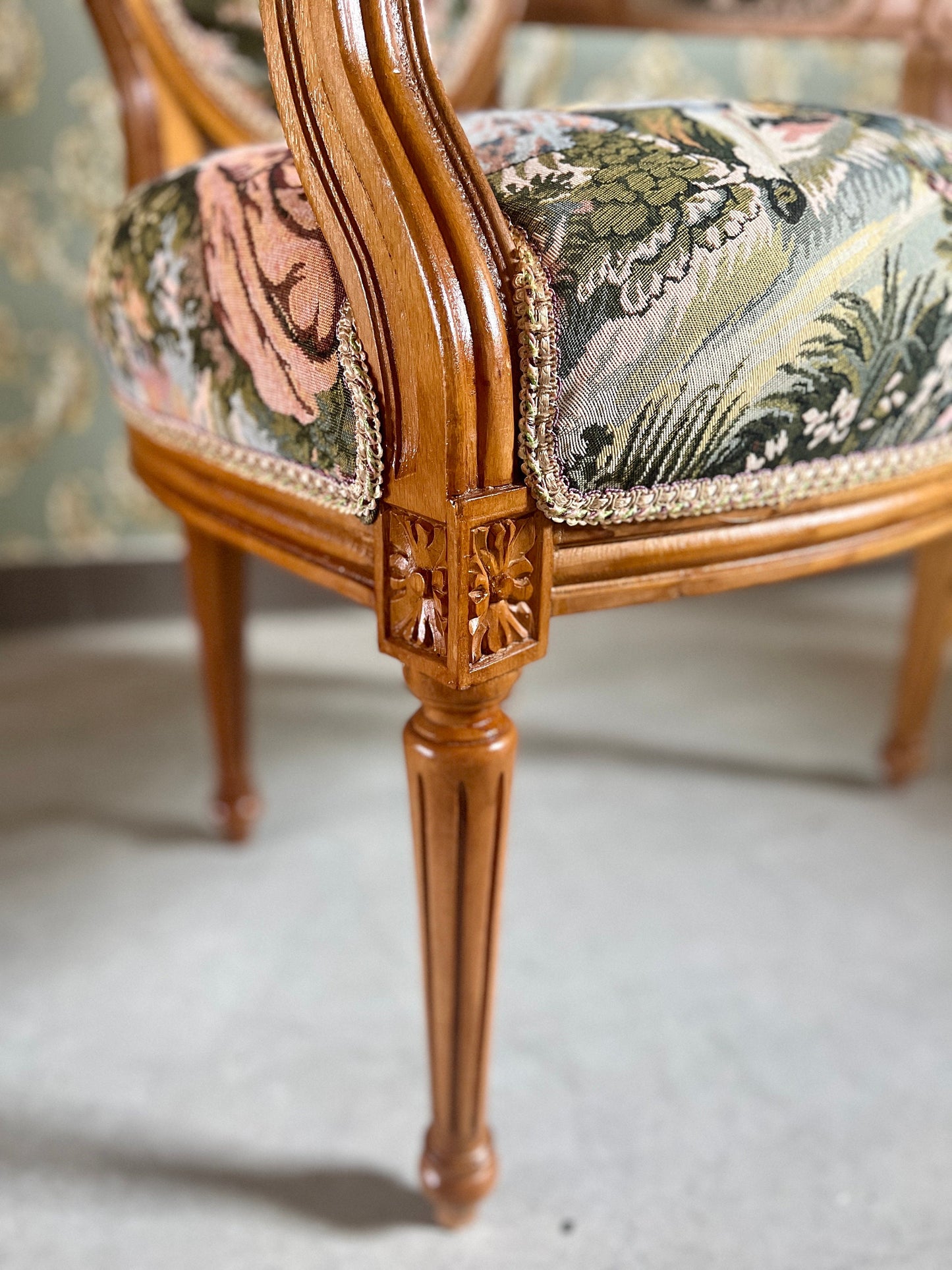 Armchair Classic Baroque Style Wooden Chair in Tapestry Fabric Juliet Love Story Pattern for Lounge Room Decor
