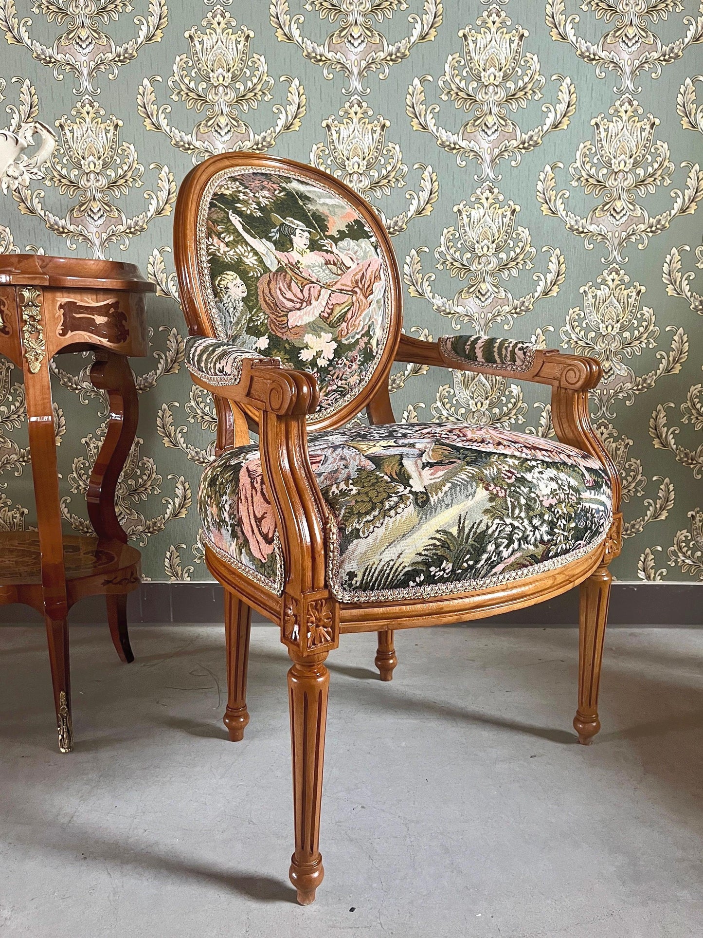 Armchair Classic Baroque Style Wooden Chair in Tapestry Fabric Juliet Love Story Pattern for Lounge Room Decor