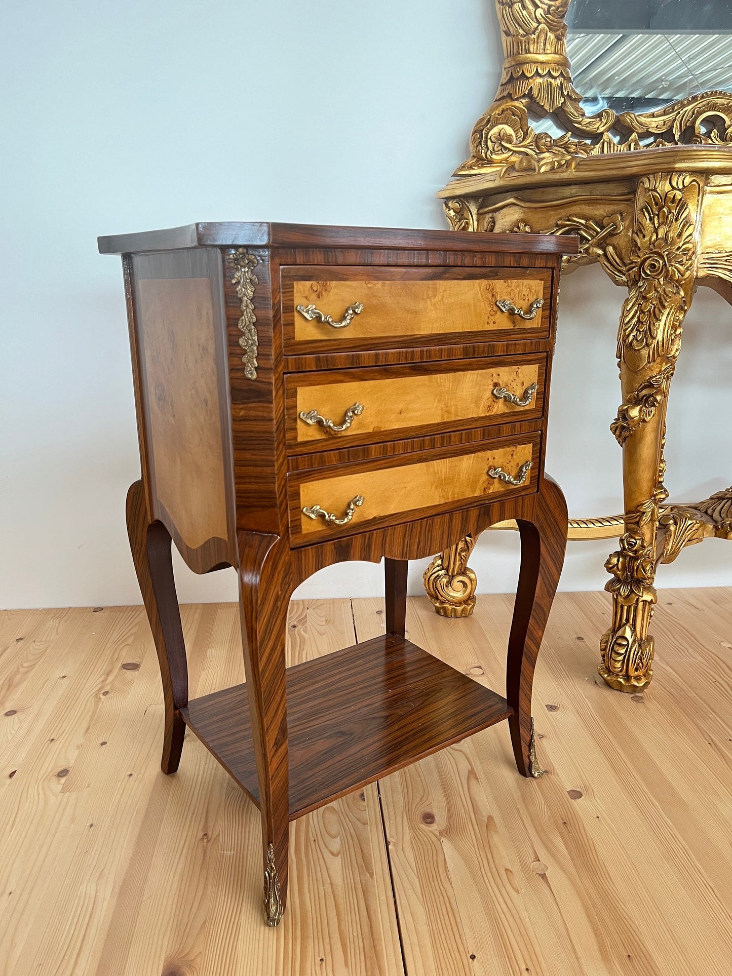 Night Stand Retro French Louis Baroque Style Bed Side Table Wooden Brown Bronze Decor/ Kommode Nachttisch im antiken Stil