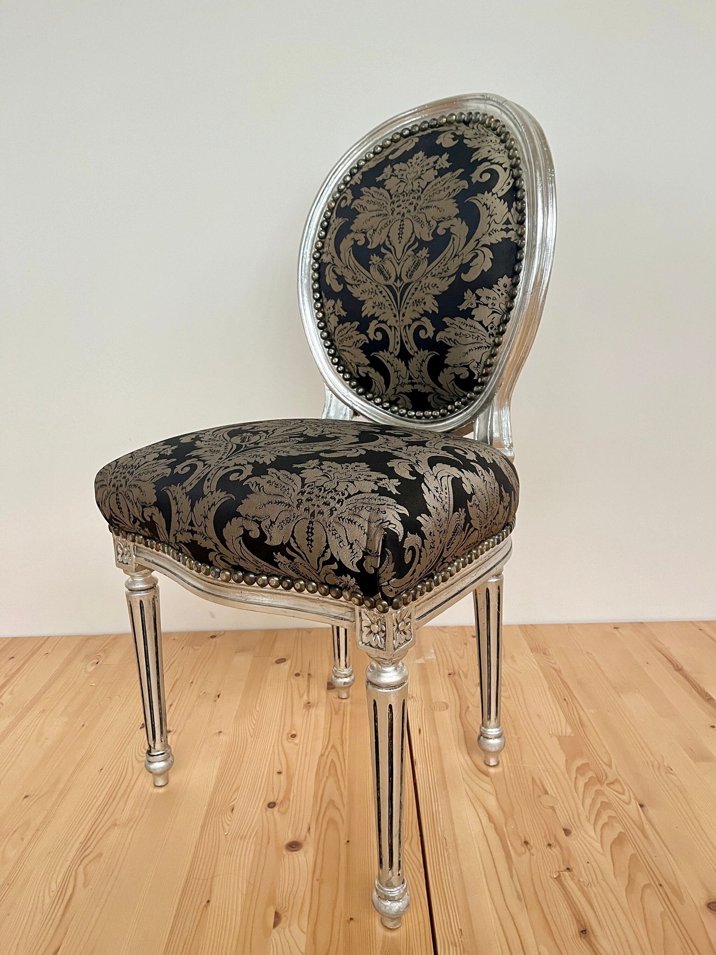 Chair Classic Baroque Style in Silver Black Pattern Dining Chair in Silver Finish for Home Decor