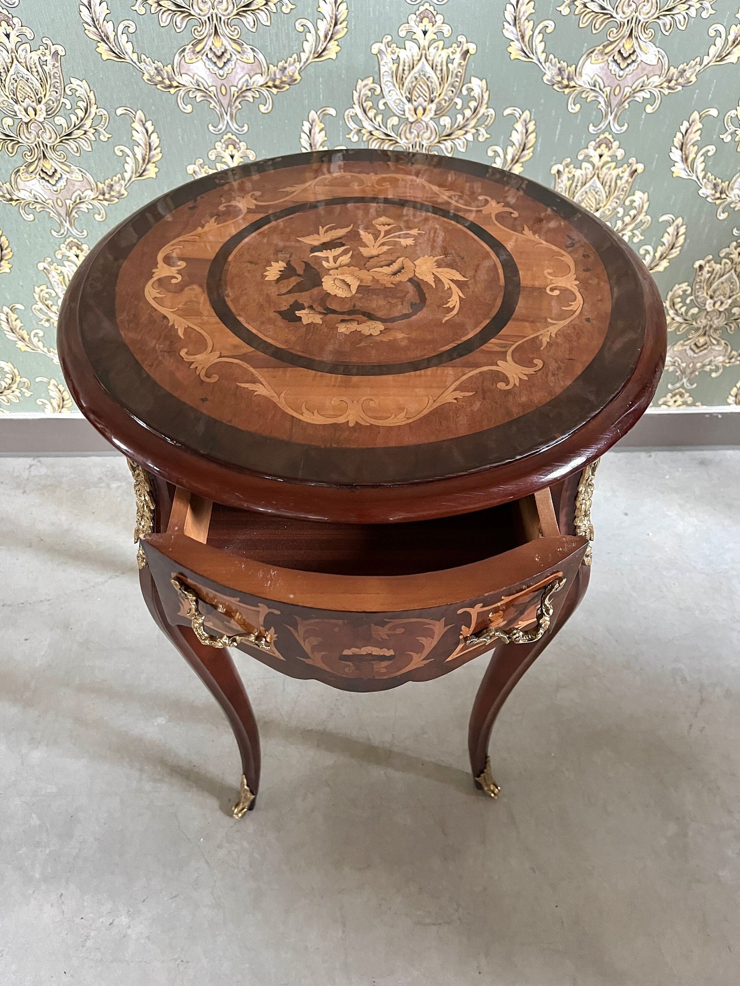 Side Table French Antique Style Wooden Brown Coffee Table Retro Baroque Style Round Table for Home Decor