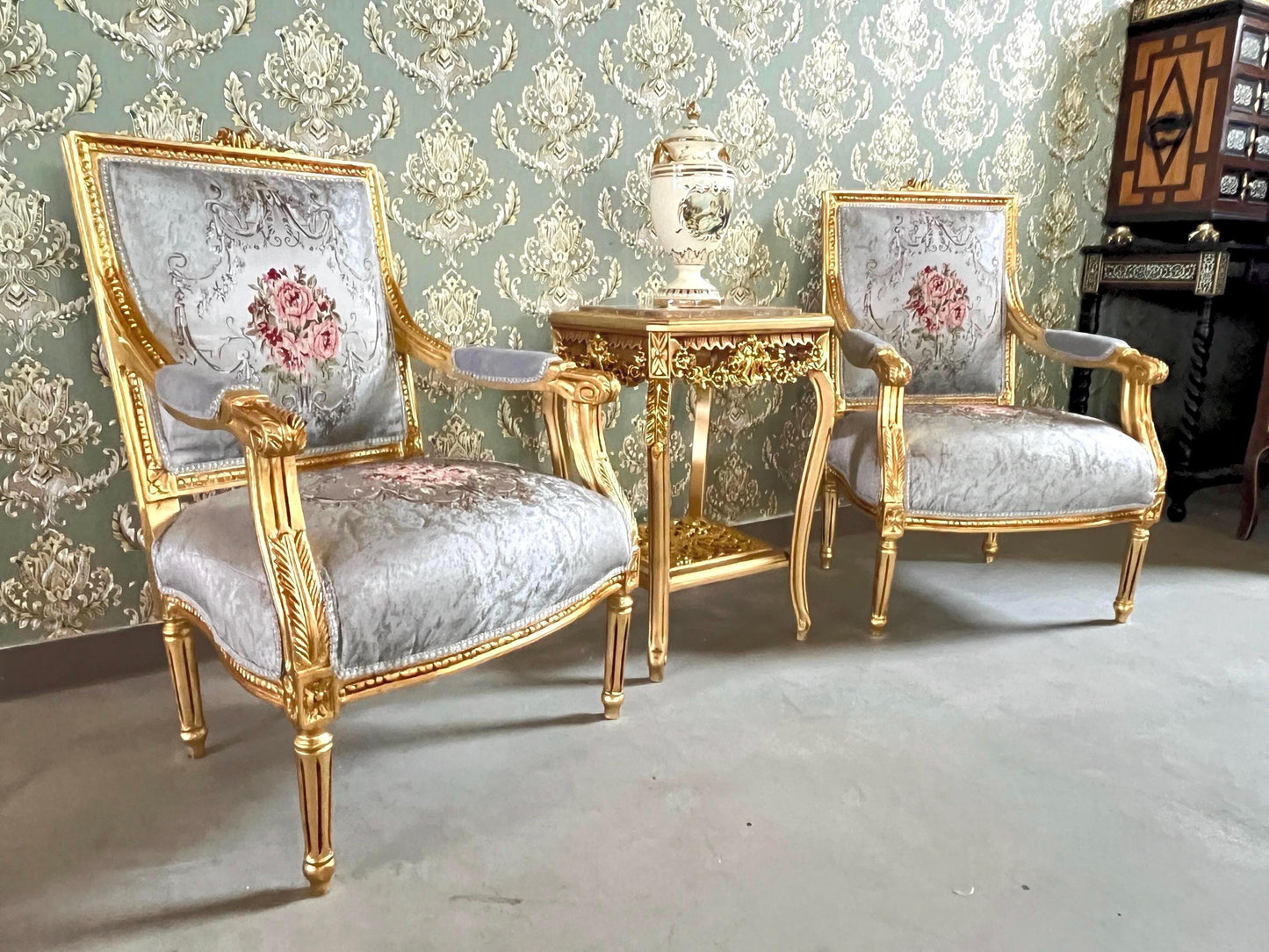 Armchair Table Set French Antique Style Gold Finish for Lounge French Louis Style Chair and Table Baroque Rococo Style Chair Set for Lobby