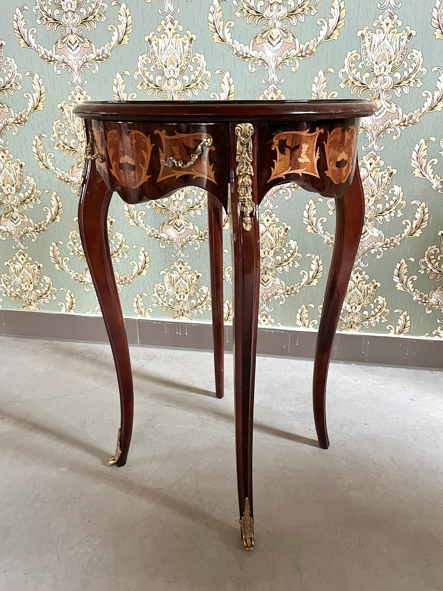 Side Table French Antique Style Wooden Brown Coffee Table Retro Baroque Style Round Table for Home Decor