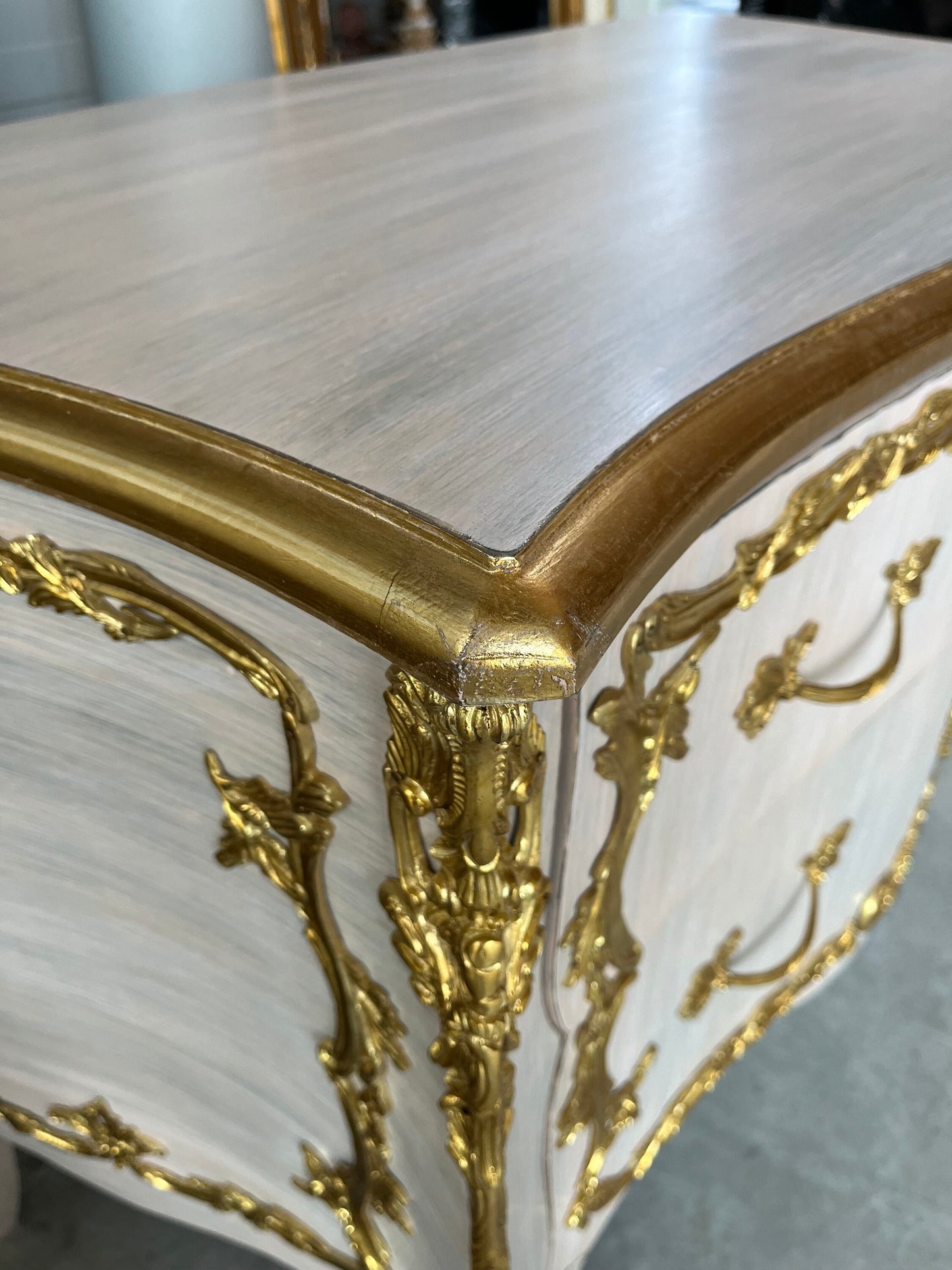 Chest of Drawer Deluxe French Louis XV Style Dresser Pink Color Chest of Drawer Antique Baroque Style with Brass Ornaments for Wedding Gift
