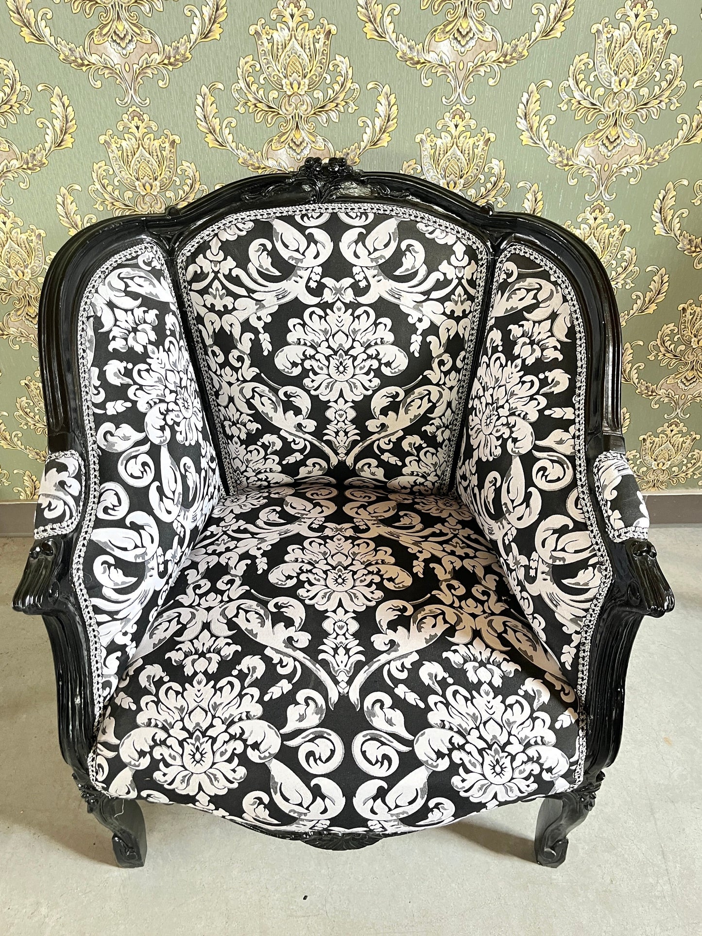 Armchair French Louis Style Shell Shape Chair Nostalgic Baroque Style in Black Floral Lounge Chair for Home Decor