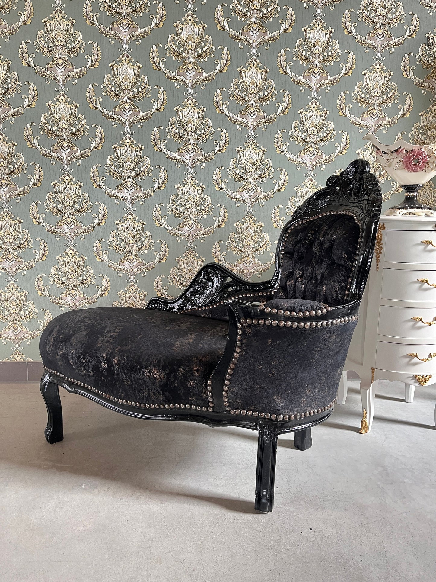 Small Chaise Longue French Louis Style in Midnight Black Retro Baroque Style Bench in Velvet Brown for Home Decor